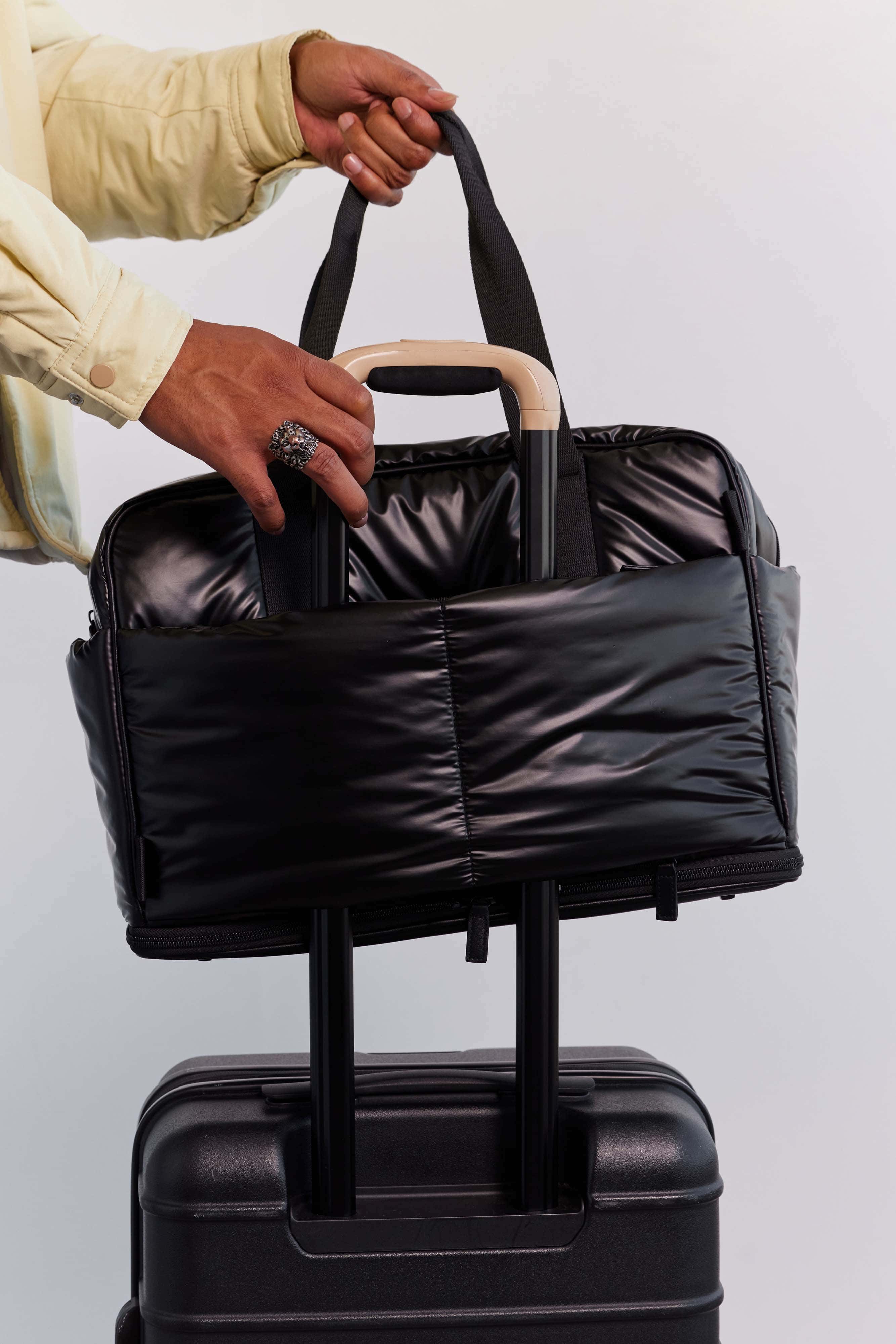 Expandable Duffle Bag for Travel & Gym - Large Black Water-Resistant Carry-On Luggage - Perfect for Weekend Trips, Sports Gear & Workout Essentials