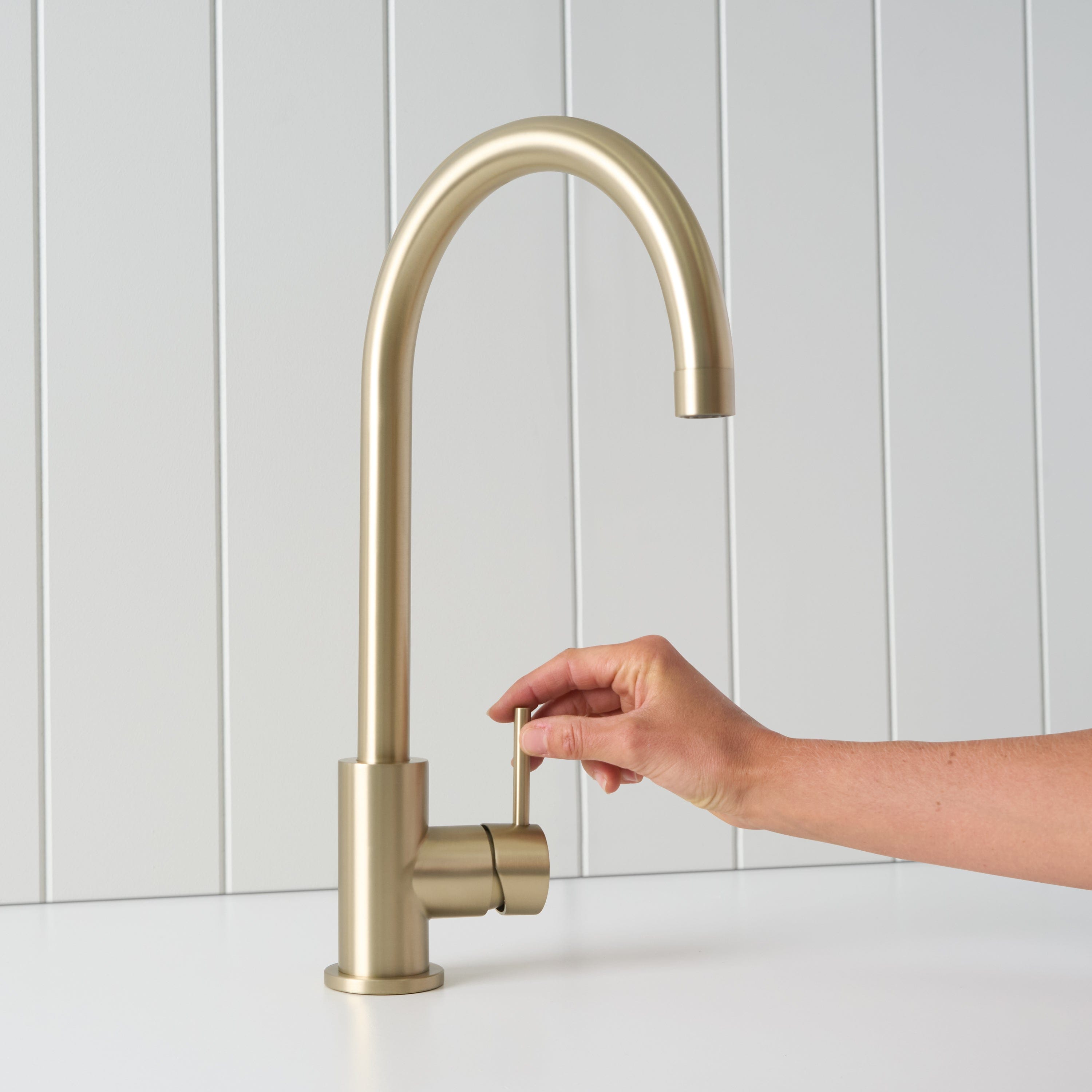 Sydney Round Kitchen Faucet with Pull-Down Sprayer - Brushed Nickel Finish - Perfect for Modern Farmhouse & Contemporary Kitchen Sinks