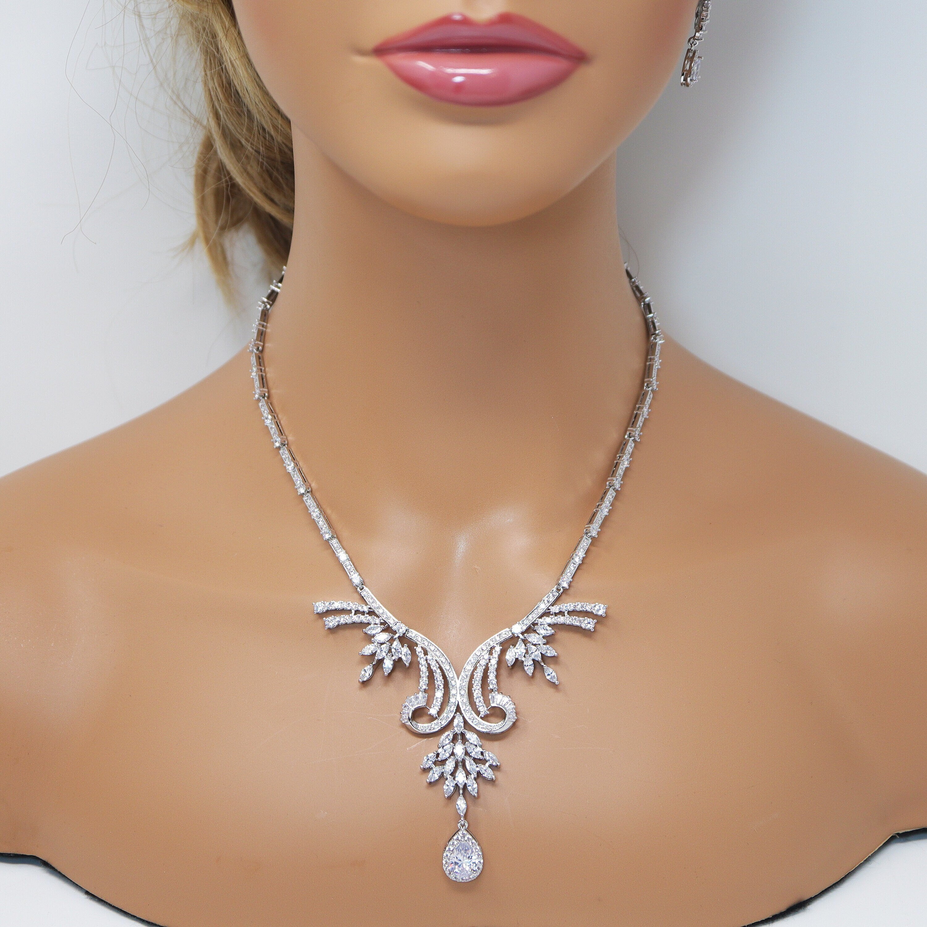 Sparkling Swarovski Crystal Leaves Drop Necklace & Earrings Set - Elegant Bridal Jewelry for Weddings, Prom, Evening Gala & Special Occasions