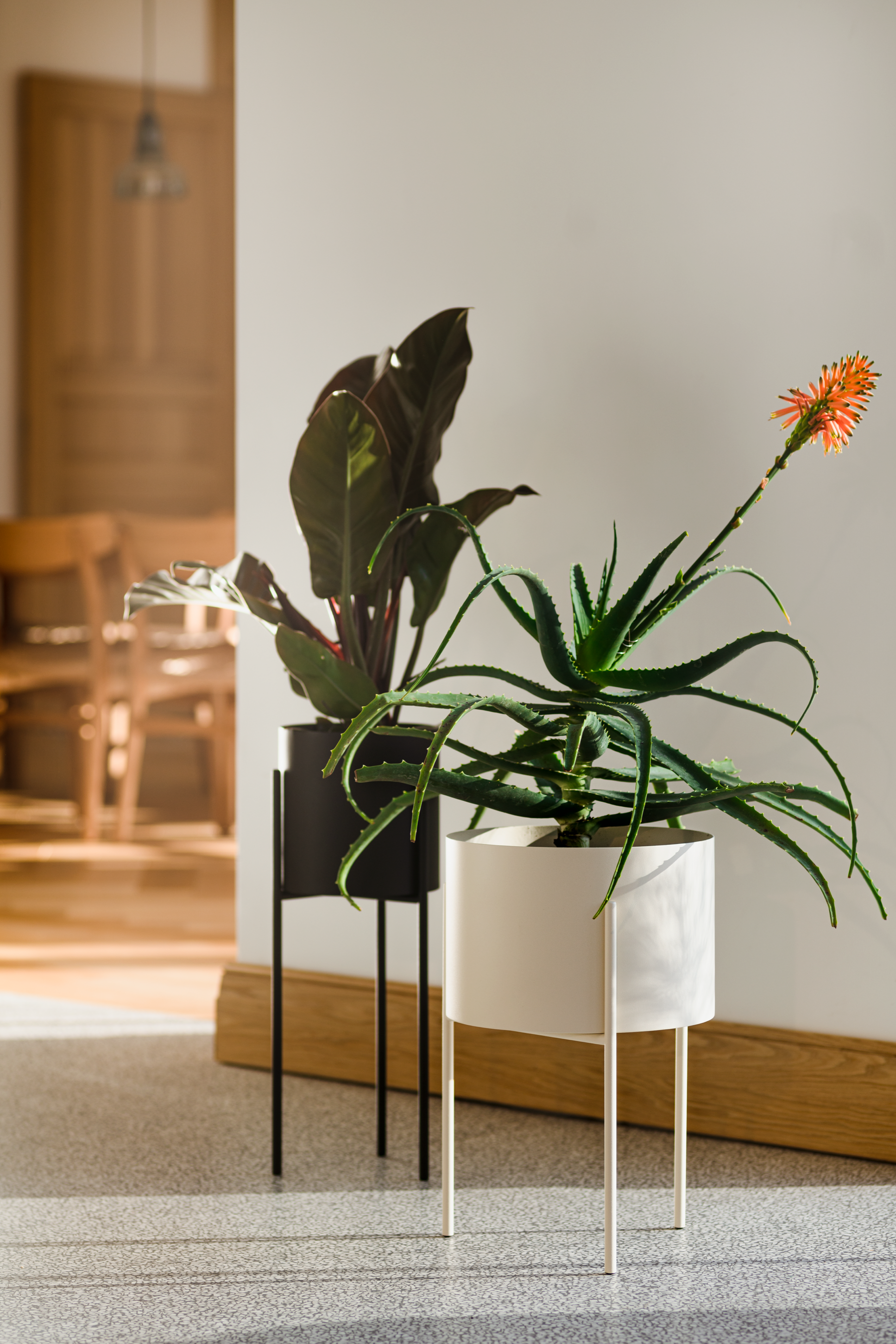 Modern Tall Maki Planter - Large Indoor/Outdoor Flower Pot for Plants, Succulents & Home Decor - Perfect for Living Room, Patio, Garden & Office Spaces