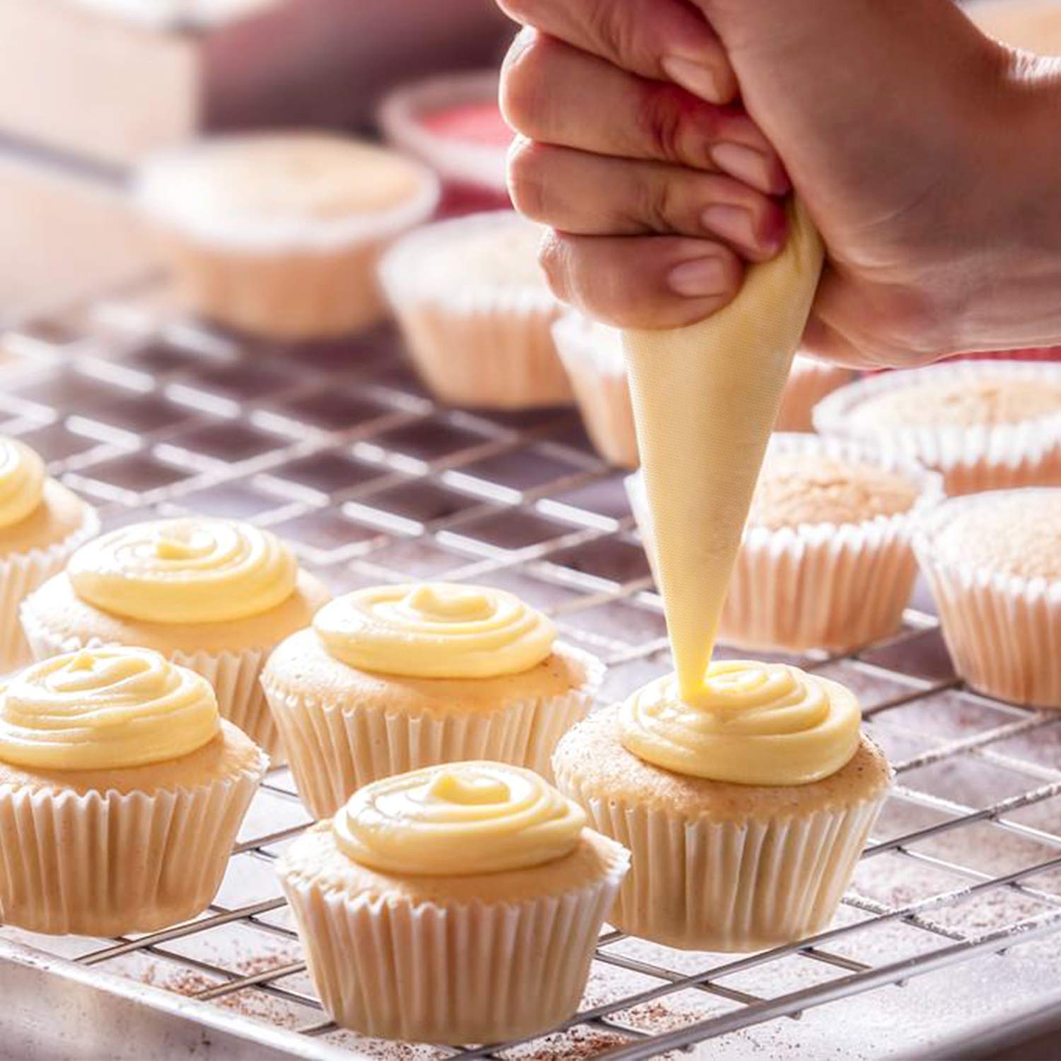 100 Pcs 24 Inch Thickened Piping Bags - Premium Cake Decorating Kit for Baking, Buttercream, Cookies & Desserts - Perfect for Home Bakers, Professional Chefs & Party Treats