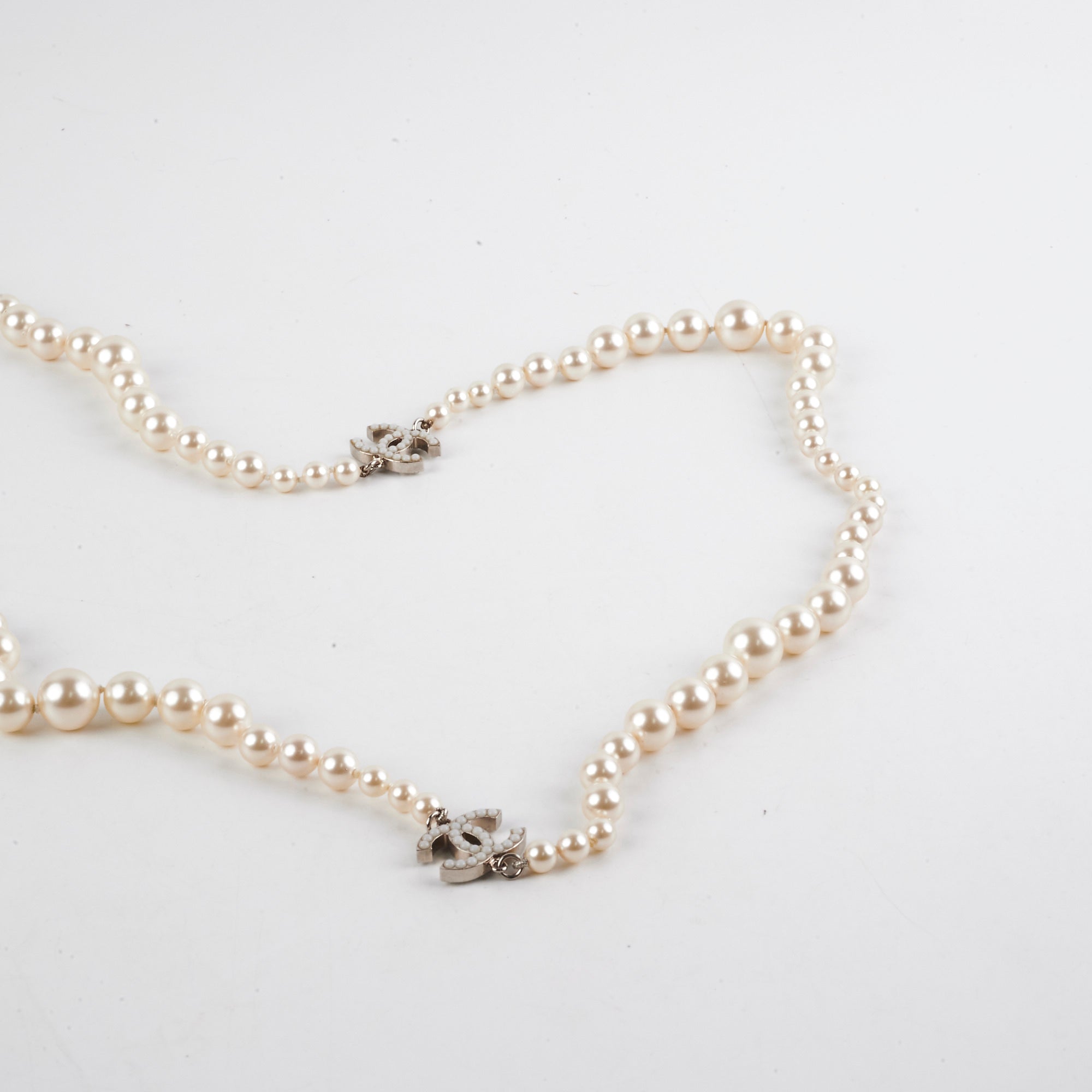 Chanel CC Logo Pearl Necklace for Women - Luxury Fashion Jewelry Gift for Birthday, Anniversary & Special Occasions