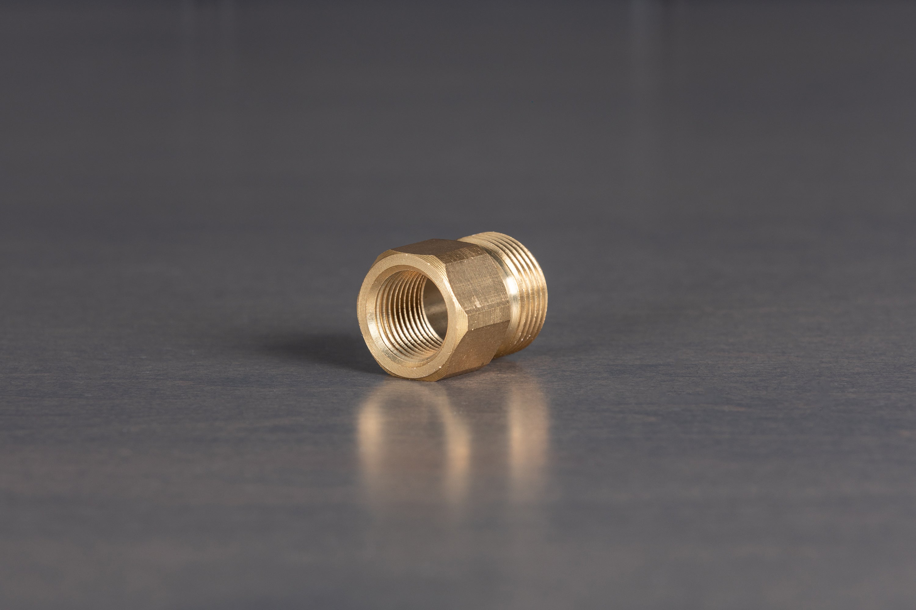 M22 Male (15mm) to 3/8 Female NPT Adapter Fitting - Brass Pipe Connector for Air, Water & Gas Lines - Perfect for Plumbing, Hydraulic & Pneumatic Systems
