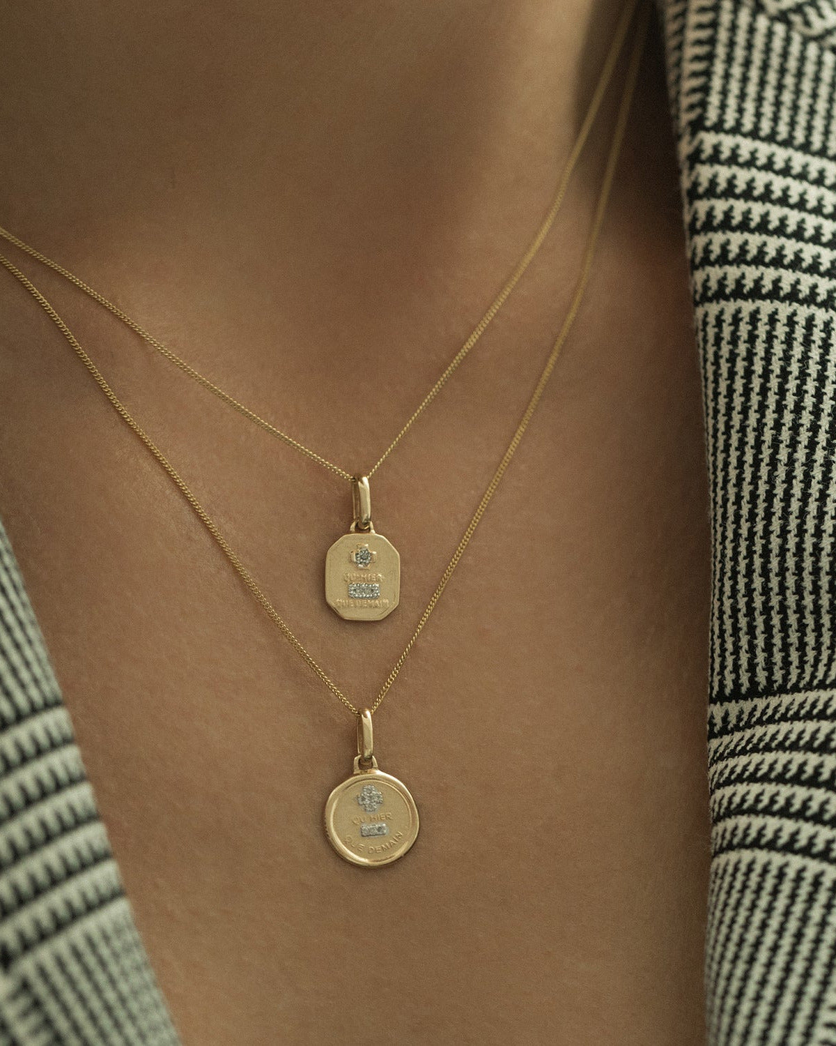 Love Token Necklace Round - Personalized Engraved Heart Pendant for Women | Romantic Gift for Anniversary, Valentine's Day & Couples Jewelry