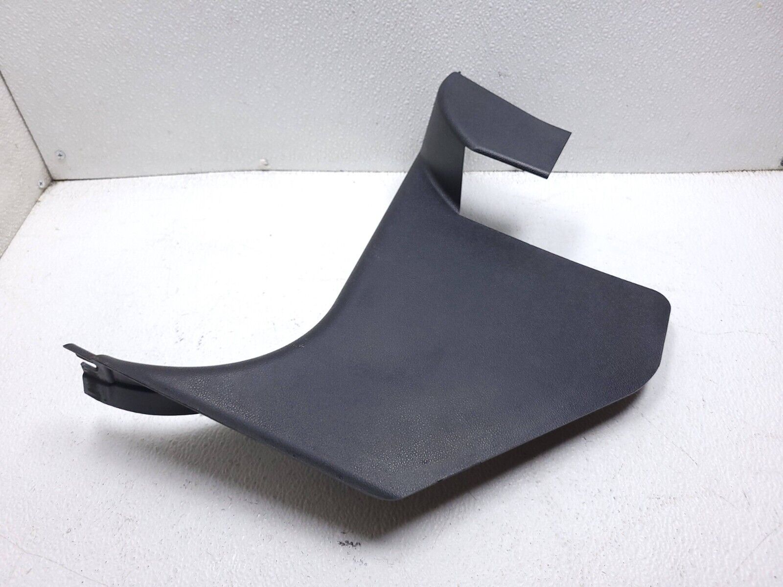 2006-2011 Mercedes ML500 Left Driver Side Front Kick Cowel Panel - OEM Replacement Part for Smooth Driving Experience