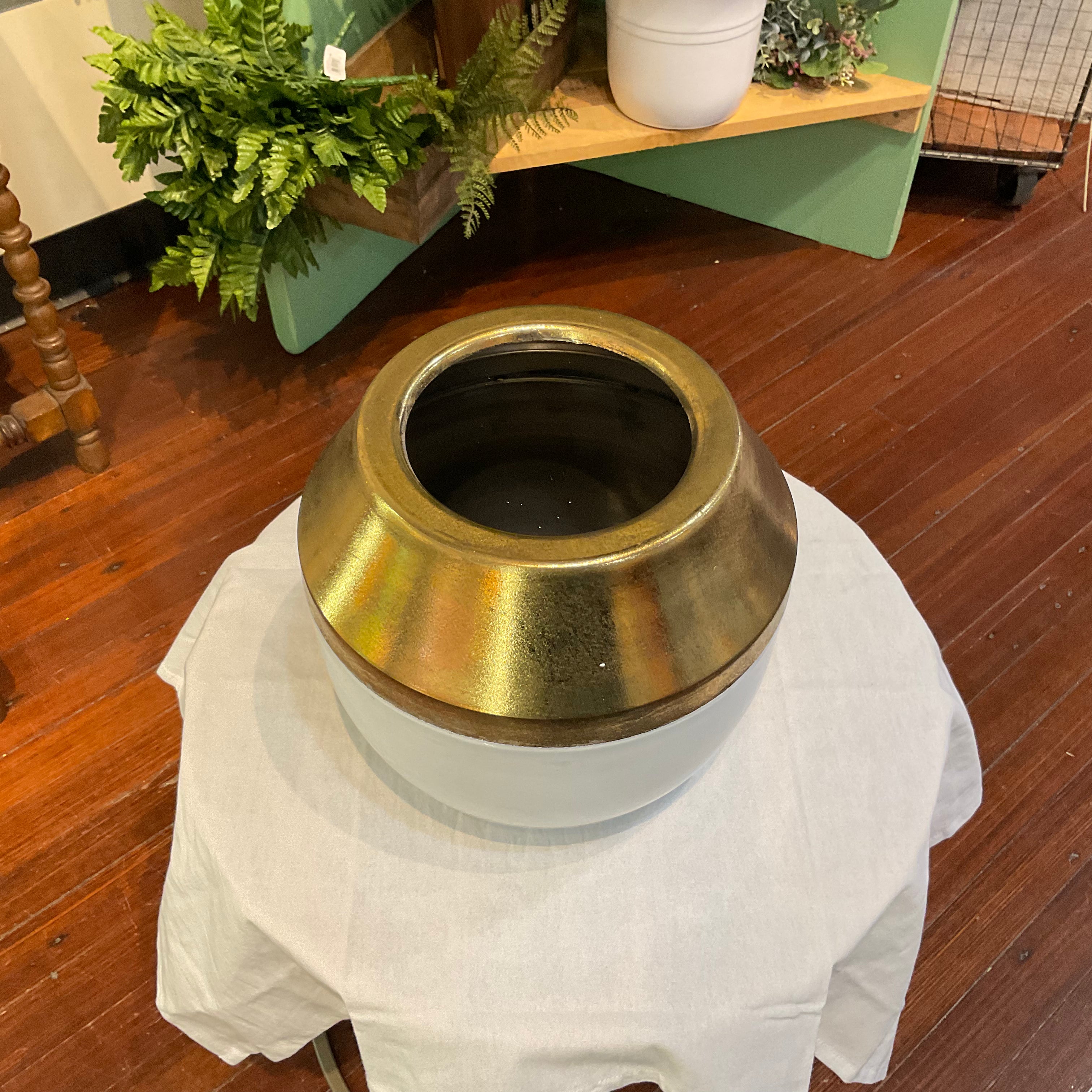 Elegant Two-Tone Metal Vase - Modern Home Decor for Living Room, Dining Table & Wedding Centerpieces