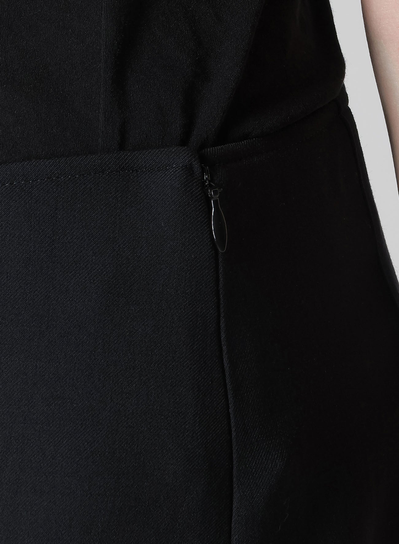 Damaged Gabardine Slim Skirt with Tuck Detail - Women's Fashion Staple for Office, Party & Casual Outfits