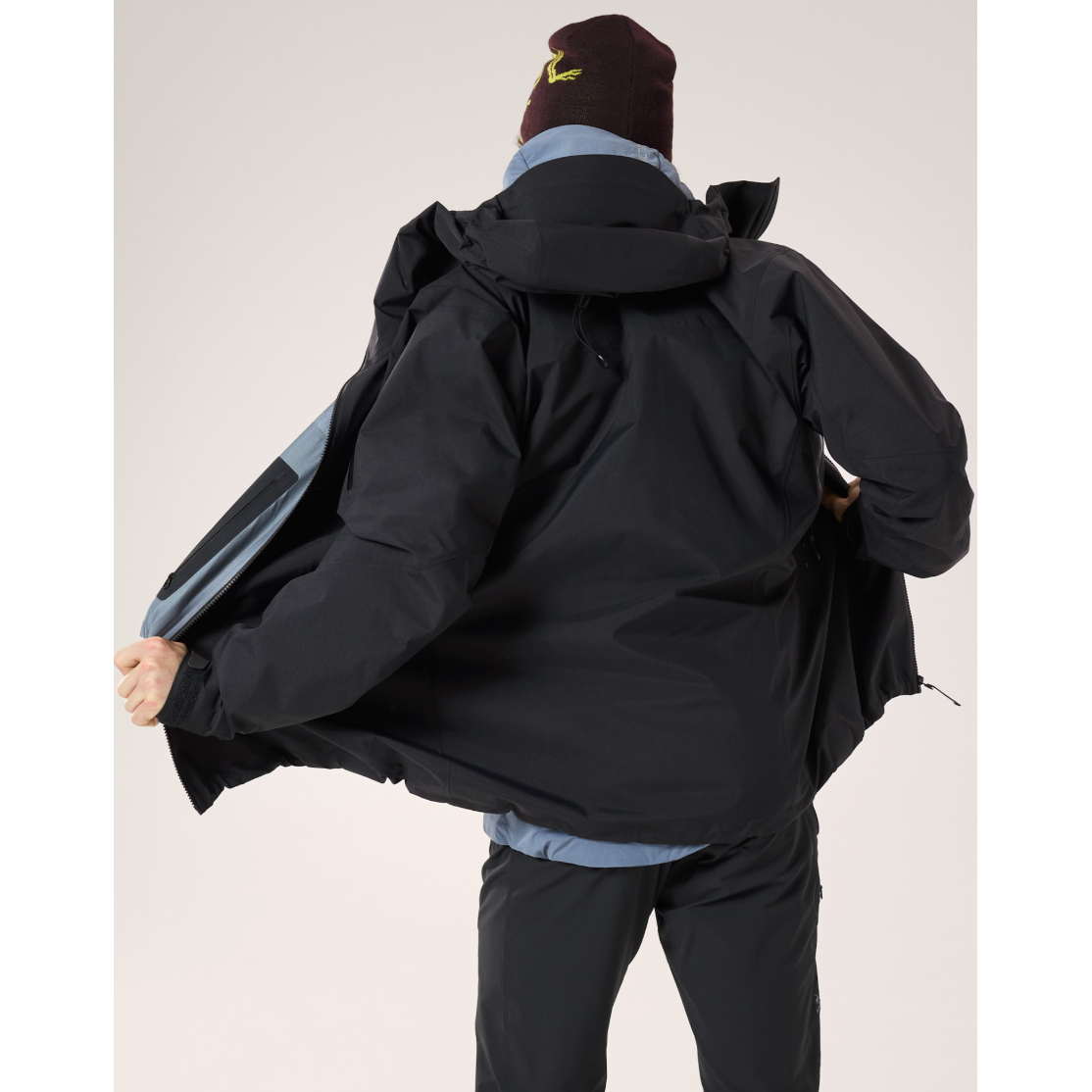 Arc'teryx Men's Alpha SV Jacket - Waterproof & Breathable Gore-Tex Shell for Hiking, Skiing & Outdoor Adventures