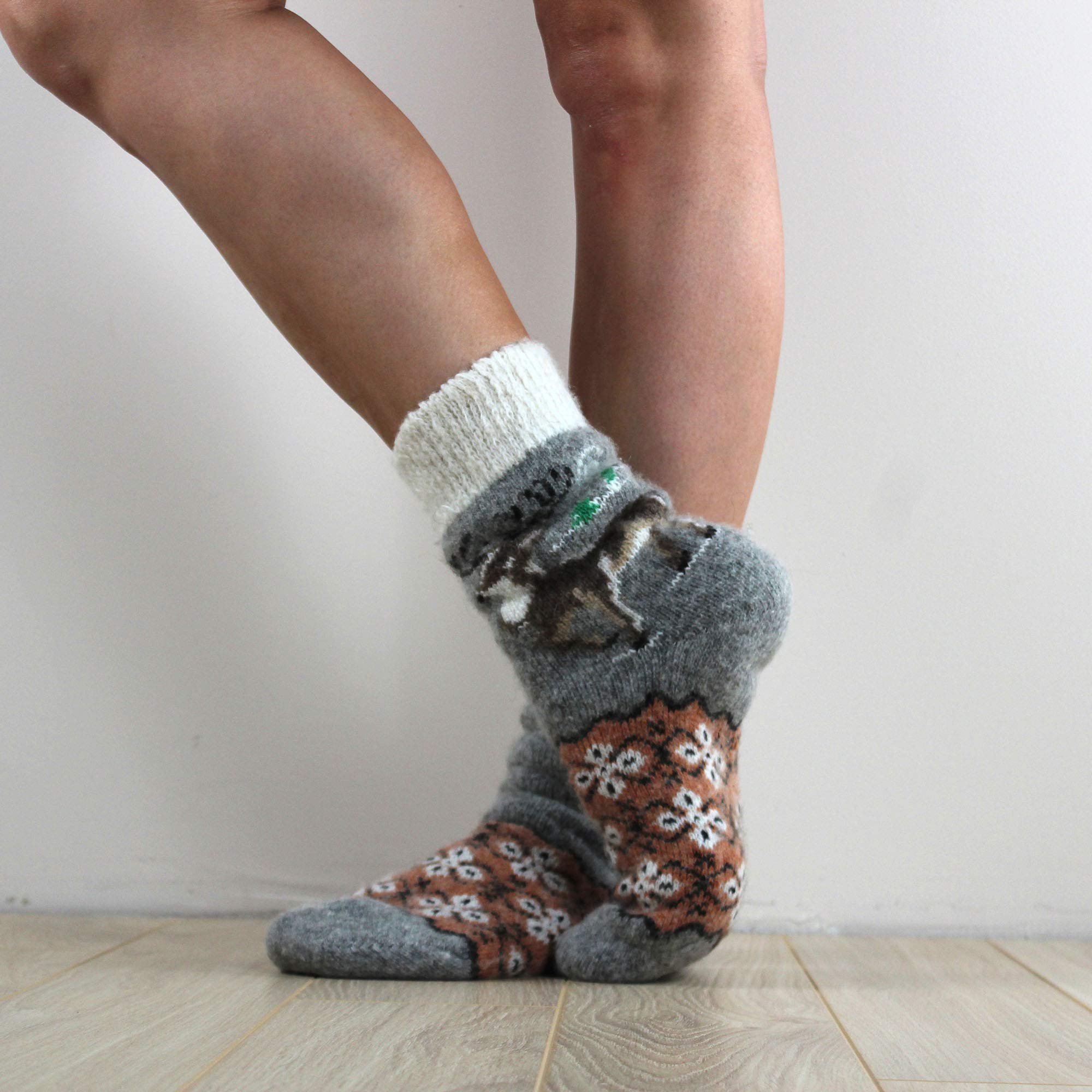 Women's Thick Warm Wool Socks with Deer Pattern - Cozy Knitted Winter Slipper Socks for Women (Medium) - Perfect for Cold Weather, Indoor Comfort & Outdoor Activities