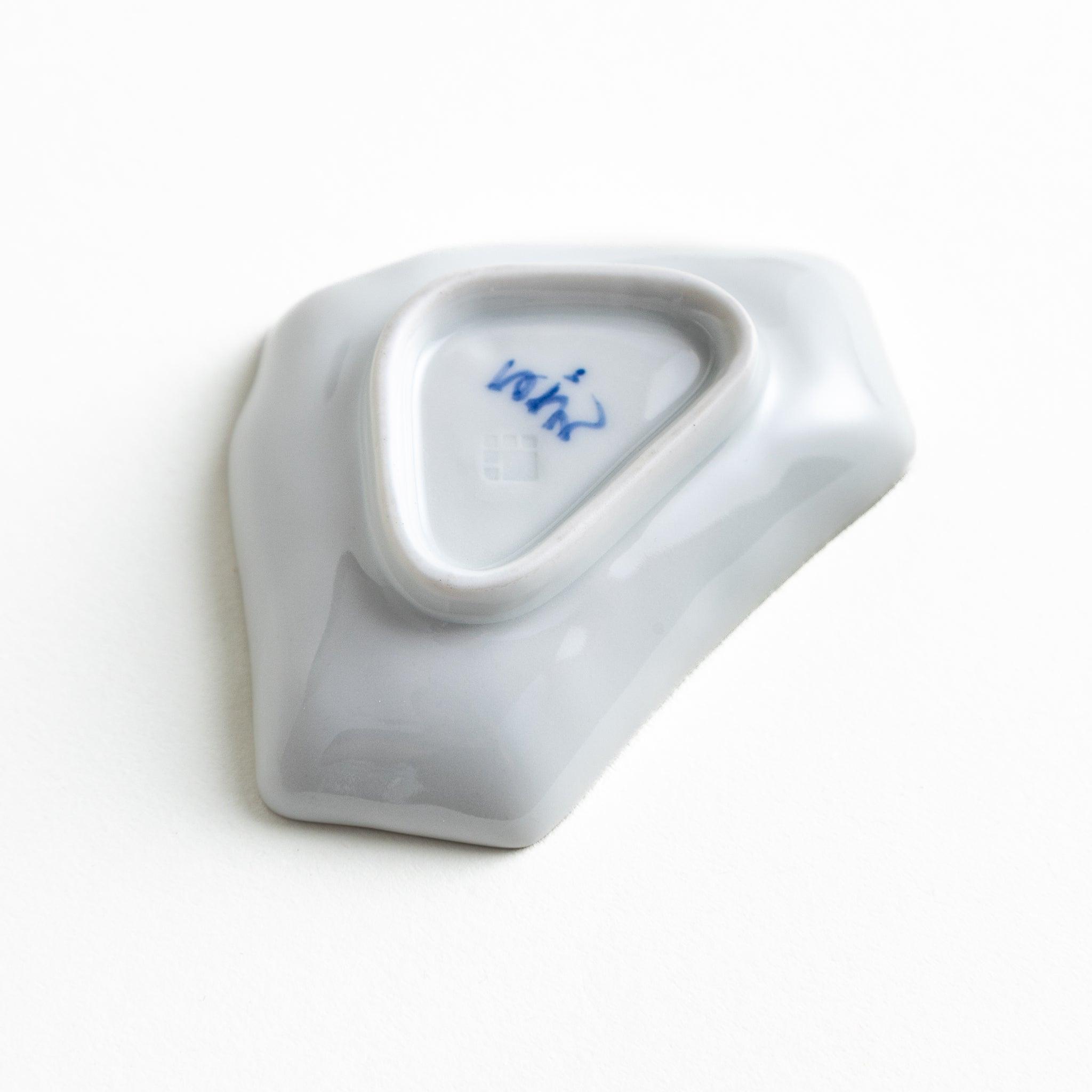 Premium Platinum River Mount Fuji-Shaped Mini Sauce Dish - Elegant Sushi Soy Sauce Dish for Japanese Cuisine, Perfect for Sushi Restaurants, Home Dining & Gift Giving