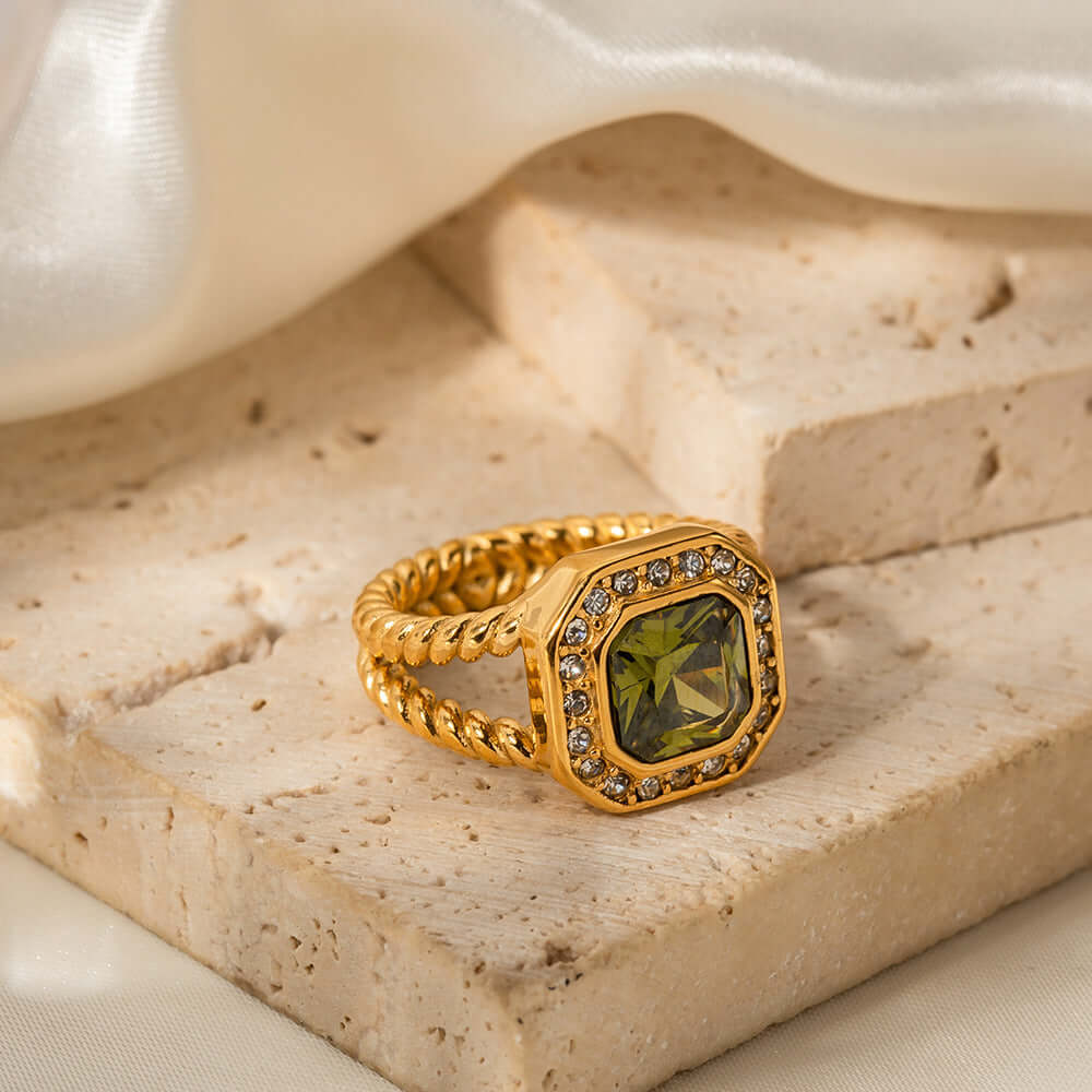 18K Gold Vintage Green Cubic Zirconia Twist Split Ring - Elegant Jewelry for Women, Perfect for Parties, Weddings & Special Occasions | JDR694