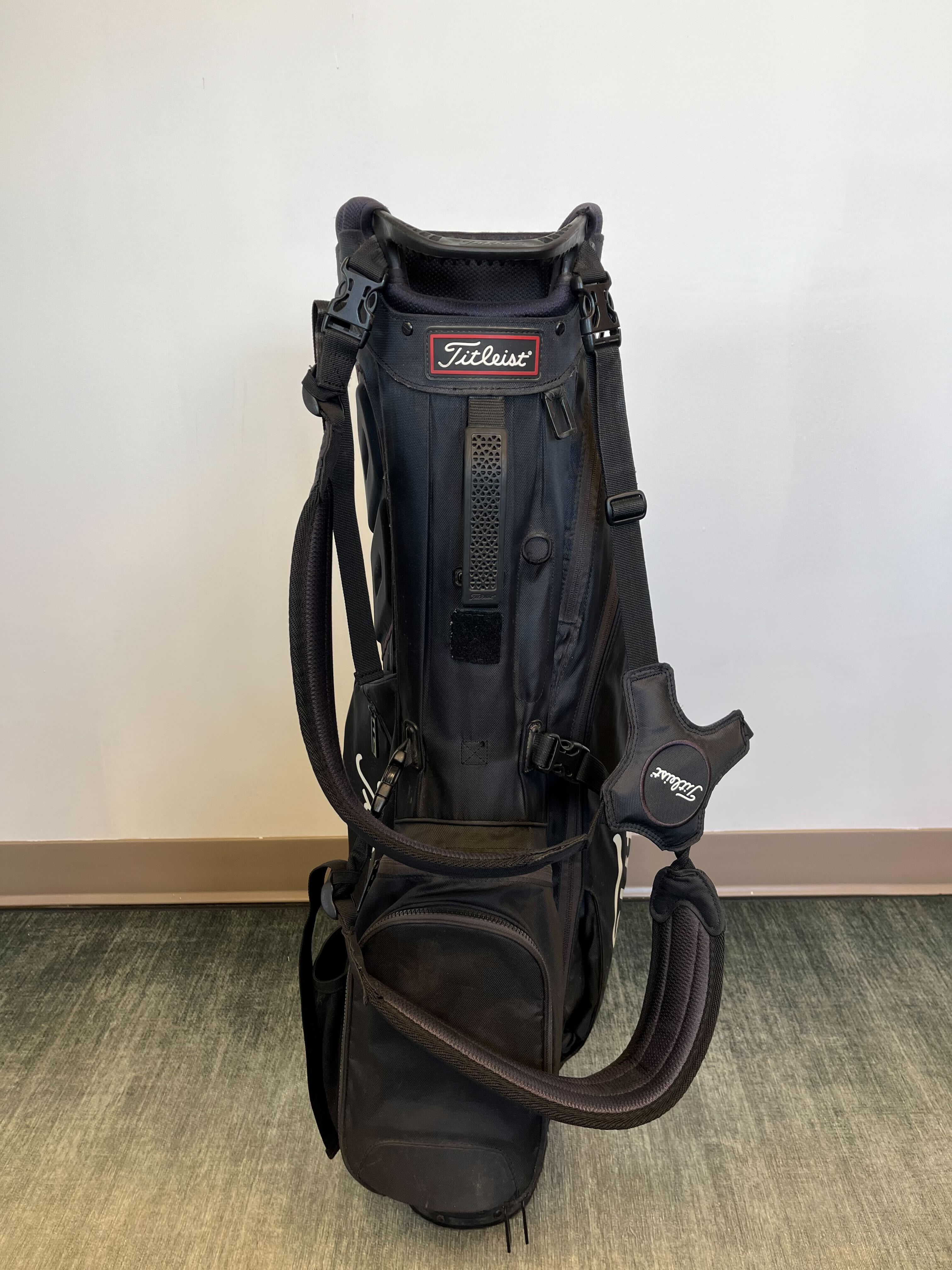 Titleist Players 4 Stand Golf Bag - Black with 4 Dividers, Comfortable Strap & Waterproof Rain Cover - Perfect for Golfers & Tournaments