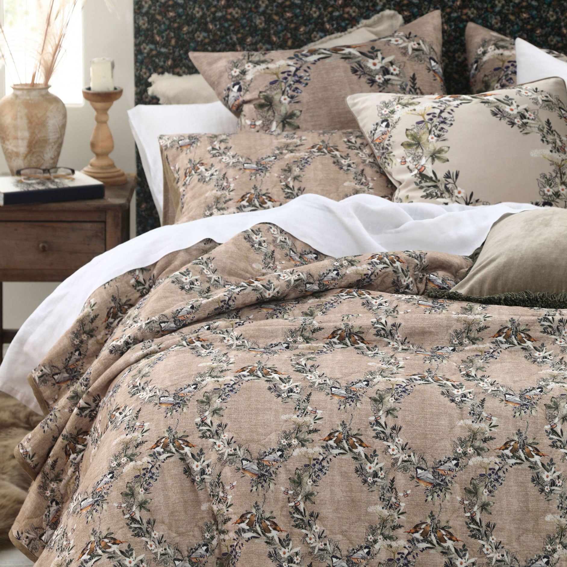 MM Linen Folly Bedspread Set - Queen Size Luxury Bedding for Master Bedroom & Guest Room Decor