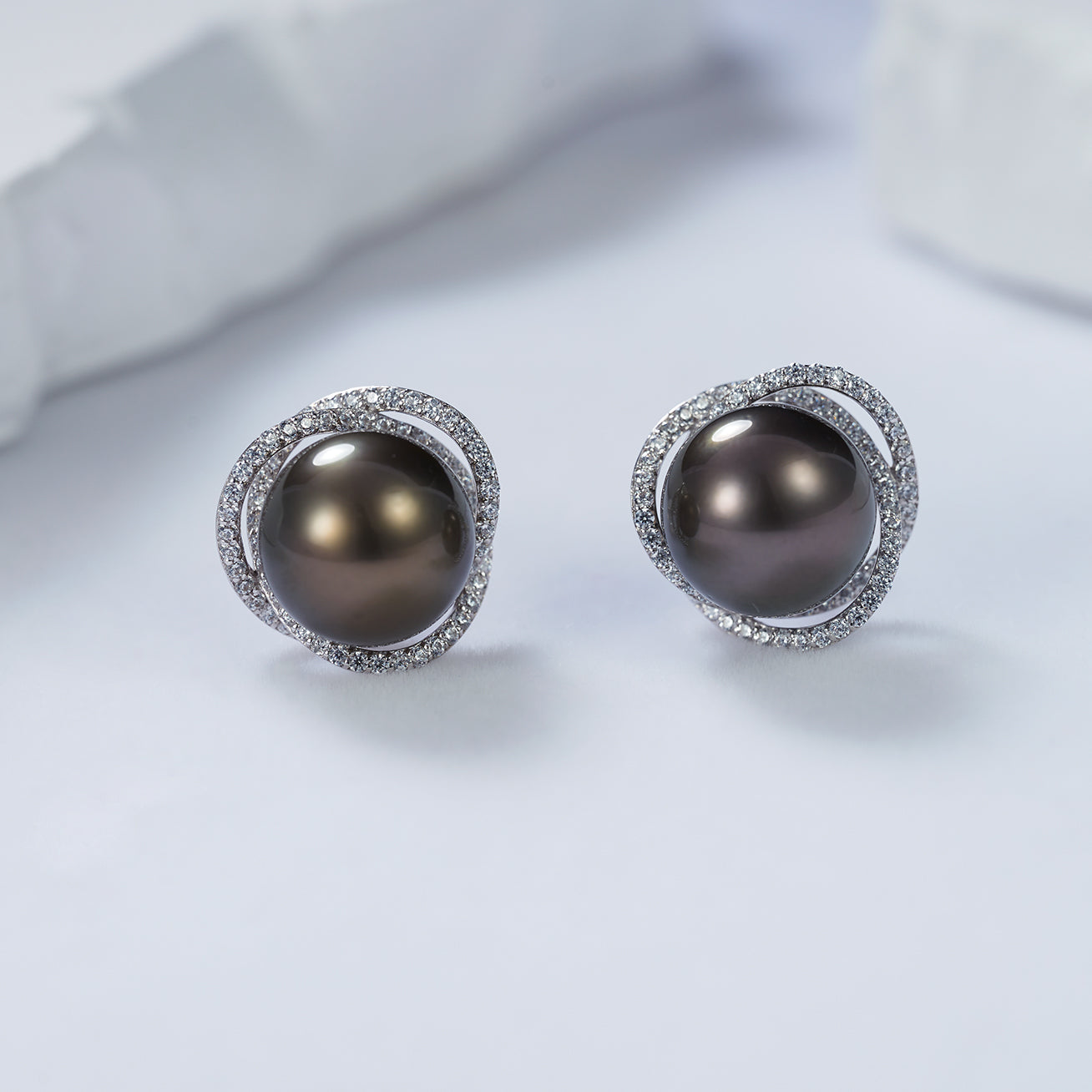 18K Gold Tahitian Pearl Earrings - Genuine Black Pearl Stud Earrings for Women, Luxury Jewelry Gift for Her - Perfect for Weddings, Parties & Special Occasions