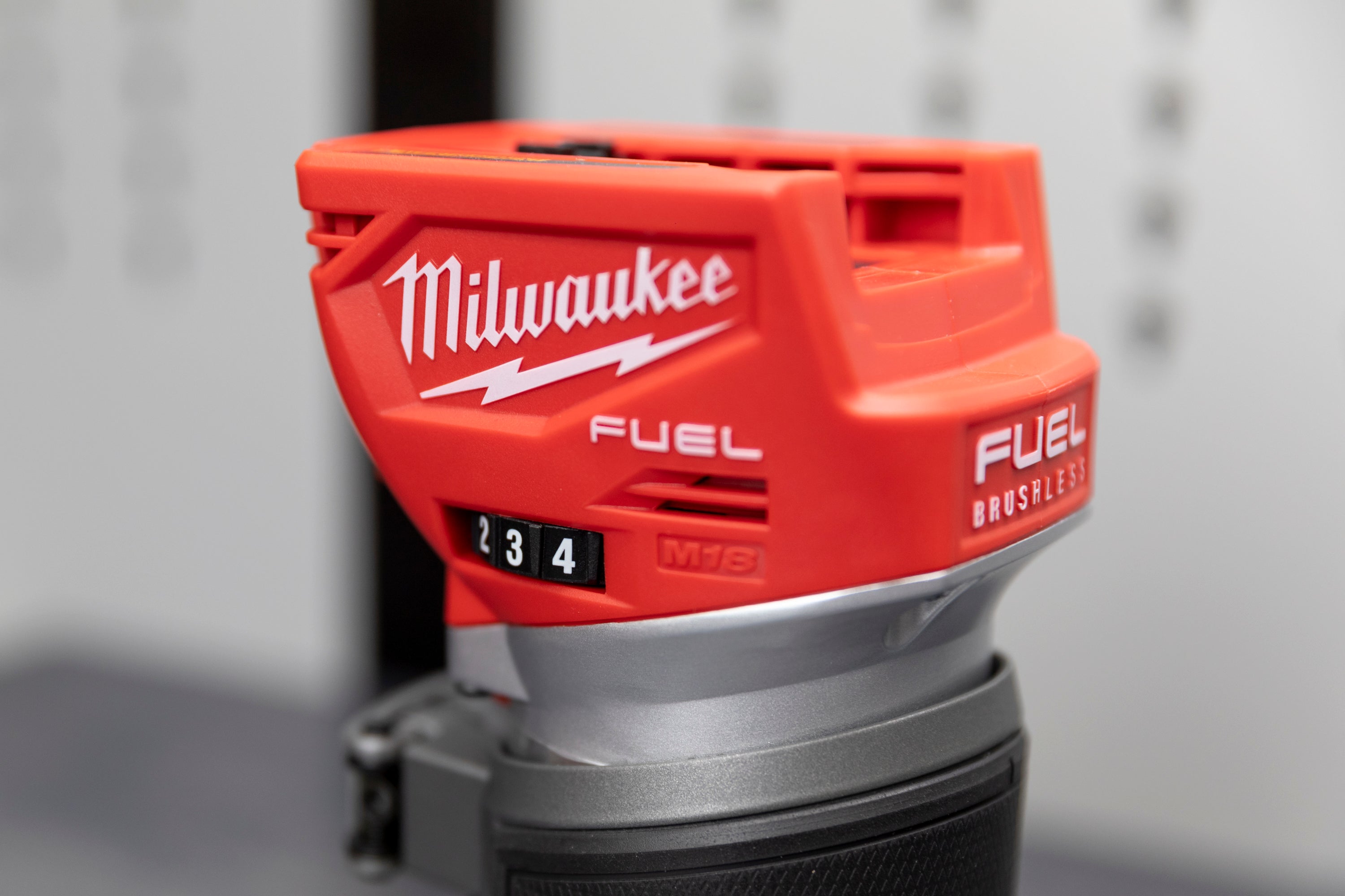 Milwaukee M18 FUEL Compact Router - Powerful Cordless Woodworking Tool for DIY & Professional Projects - Perfect for Trimming, Edging & Carving Wood