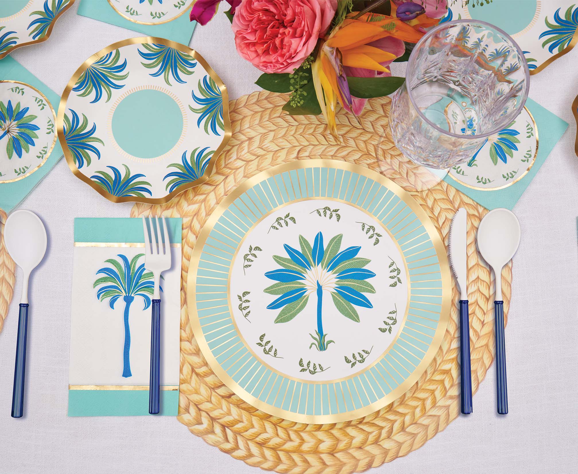 Ultimate Preppy Palm Tablescape - Stylish Tropical Table Decor for Summer Parties, Weddings & Beach-Themed Events