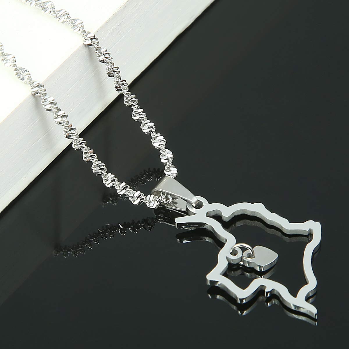Colombia Map Pendant Necklace - Heart Charm Jewelry with Colombian Flag Design | Perfect for Travel Gifts, Cultural Pride & Fashion Accessories
