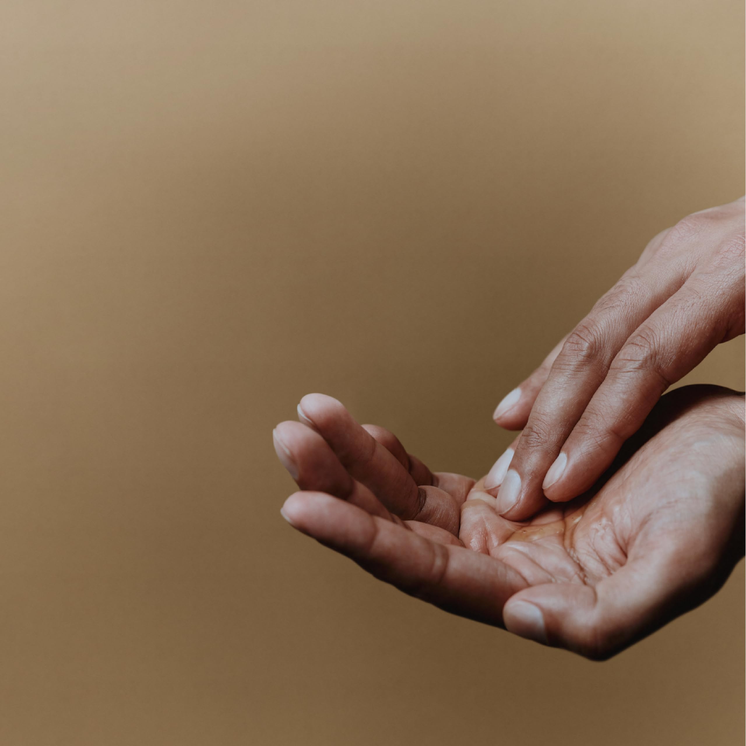 Aesop Reverence Aromatique Exfoliating Hand Wash 500mL - Botanical Extract & Pumice Scrub for Deep Cleansing & Smooth Skin | Gentle Exfoliator for Dry Hands | Perfect for Kitchen, Bathroom & Salon Use