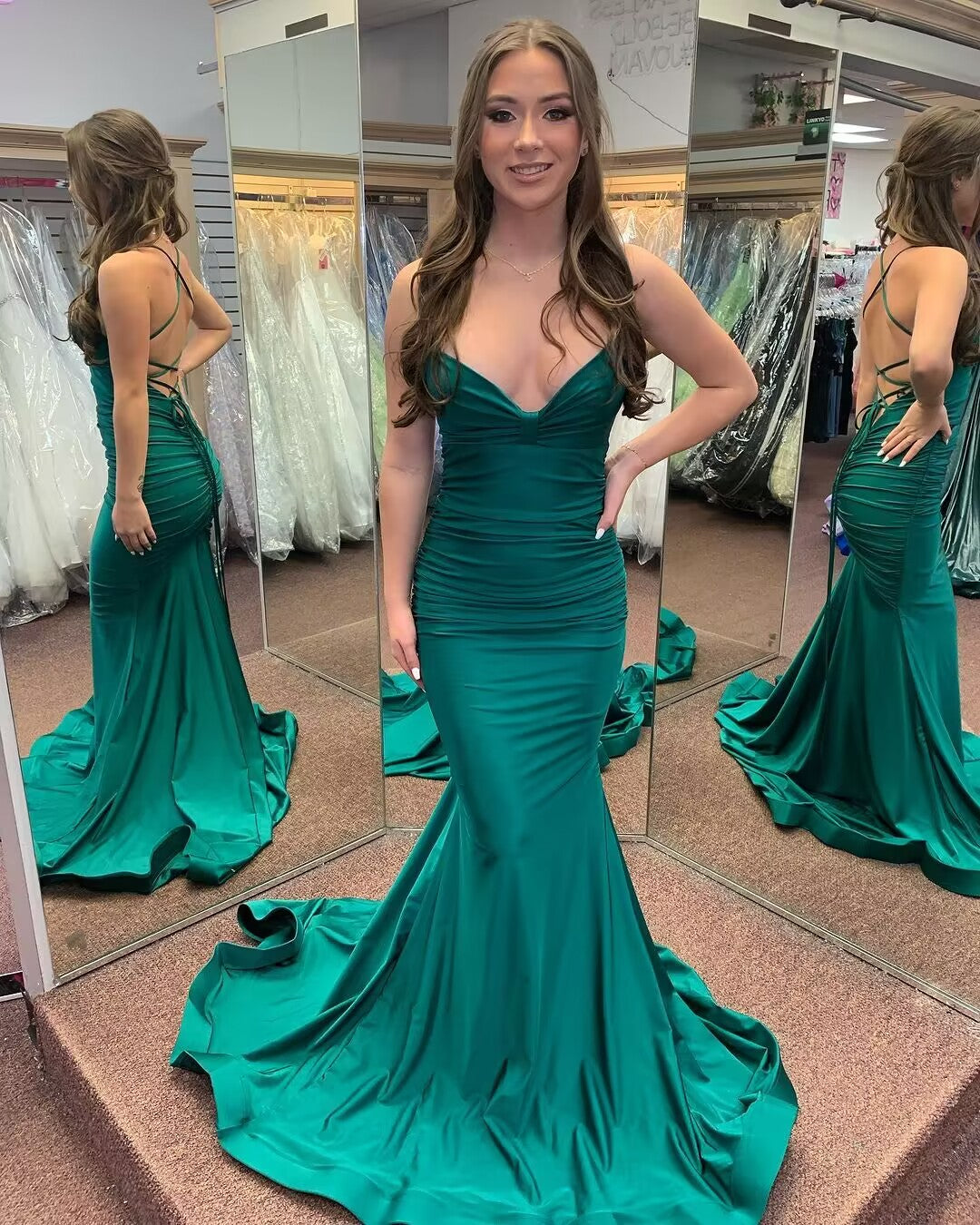 Elegant Green Mermaid Prom Dress for Women - Formal Evening Gown with Train - Perfect for Homecoming, Quinceañera & Black Tie Events - Style J2826