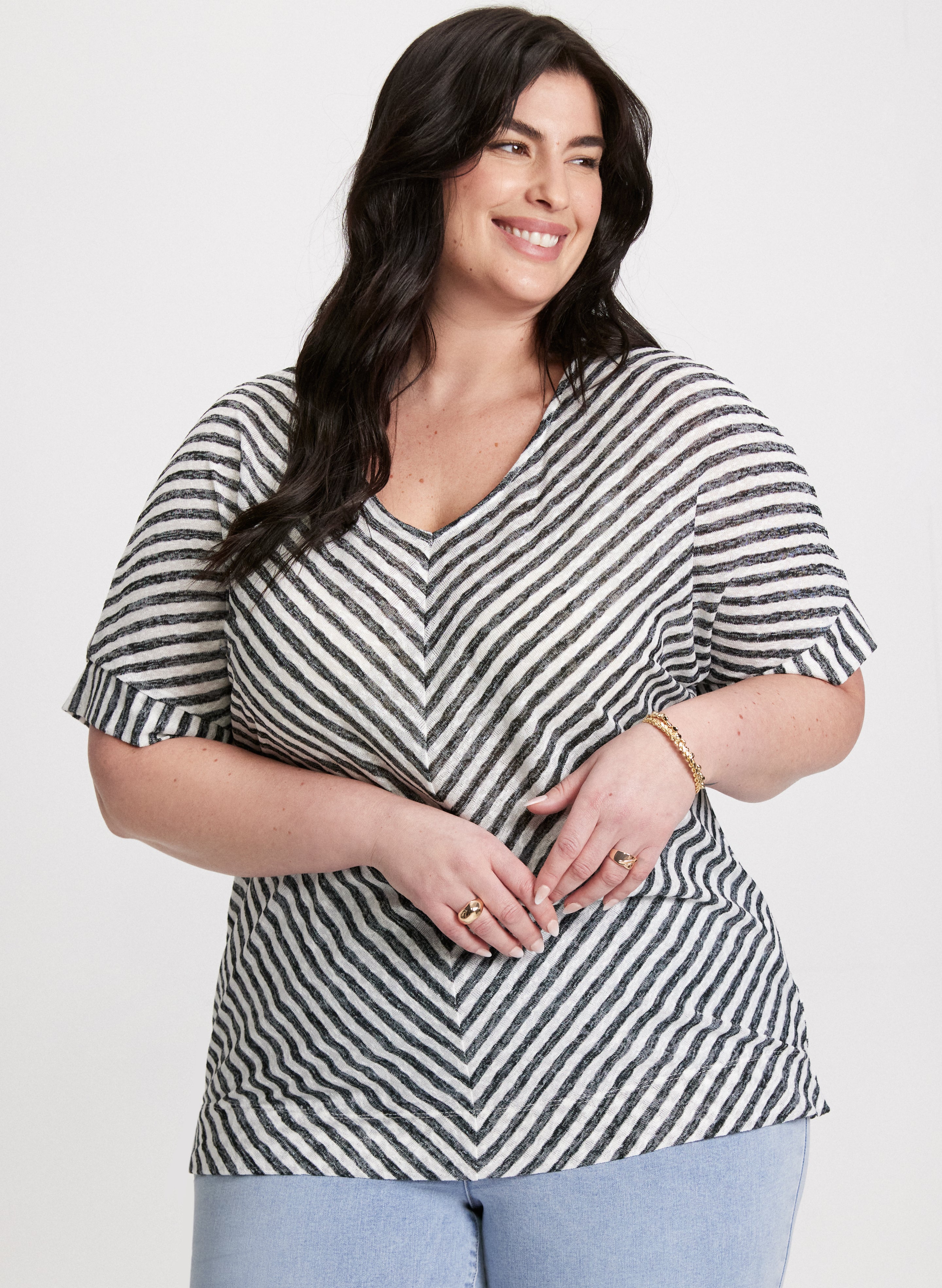 Diagonal Stripes Short Sleeve T-Shirt for Women - Casual Summer Fashion Top - Perfect for Beach Outings, Vacation & Everyday Wear