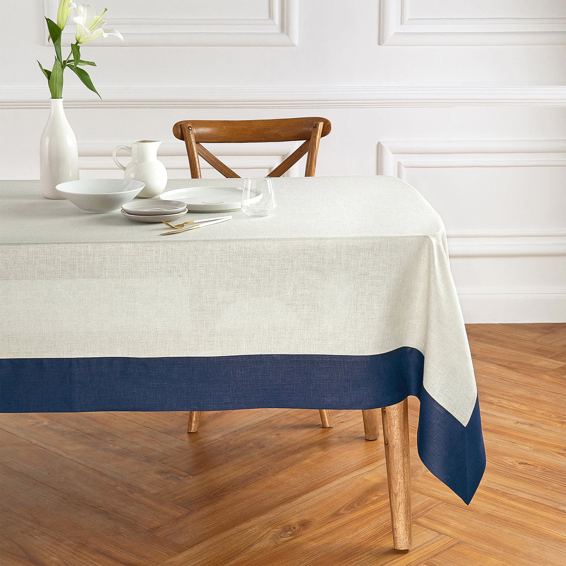 Stylish Contempo Tablecloth for Dining & Parties - Waterproof & Wrinkle-Free - Perfect for Home, Restaurants & Events