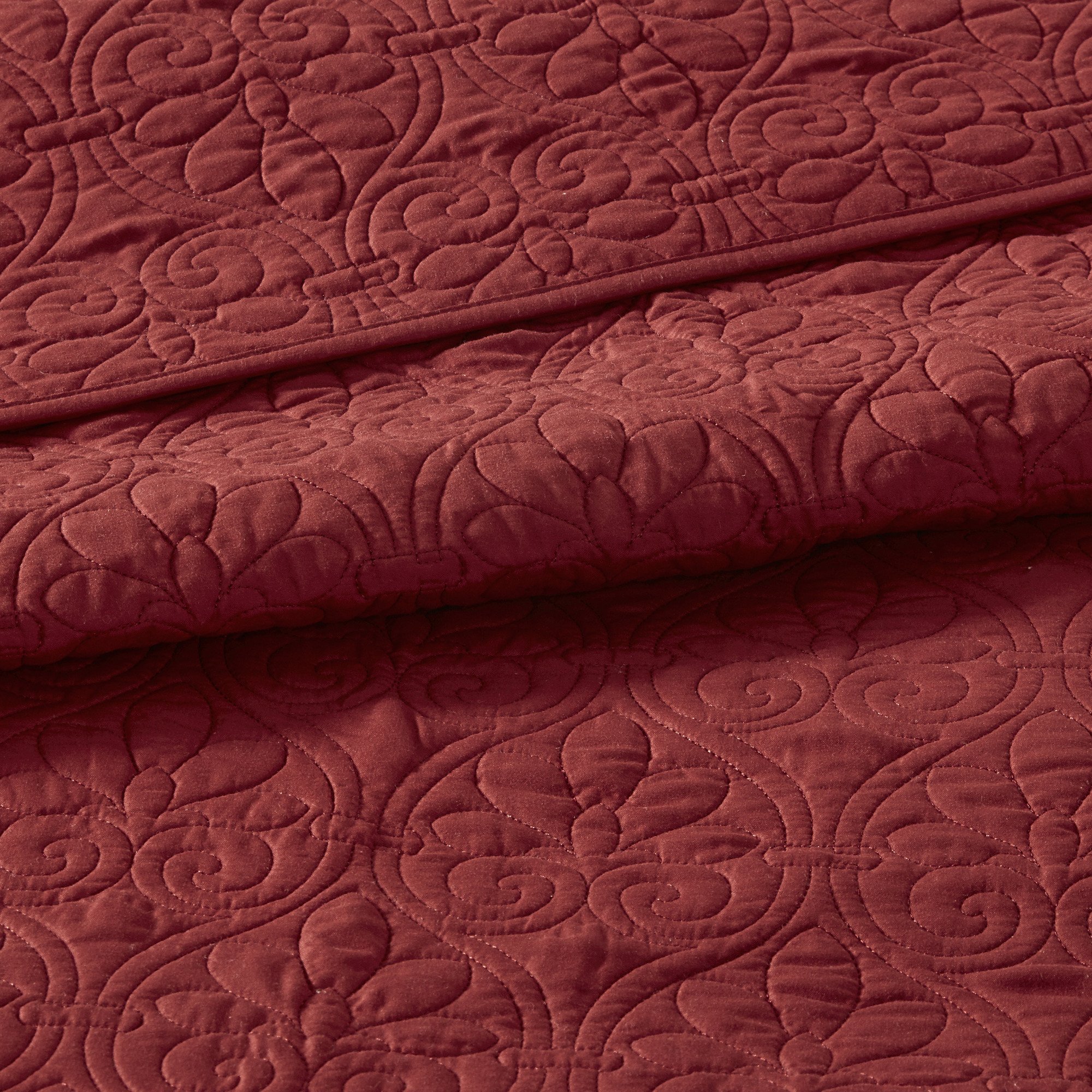Madison Park Quebec King Size Quilt Set - Red Damask Pattern, 3-Piece Ultra Soft Microfiber Bedding with Quilted Coverlet | Luxury Bedroom Decor for Master Suite or Guest Room