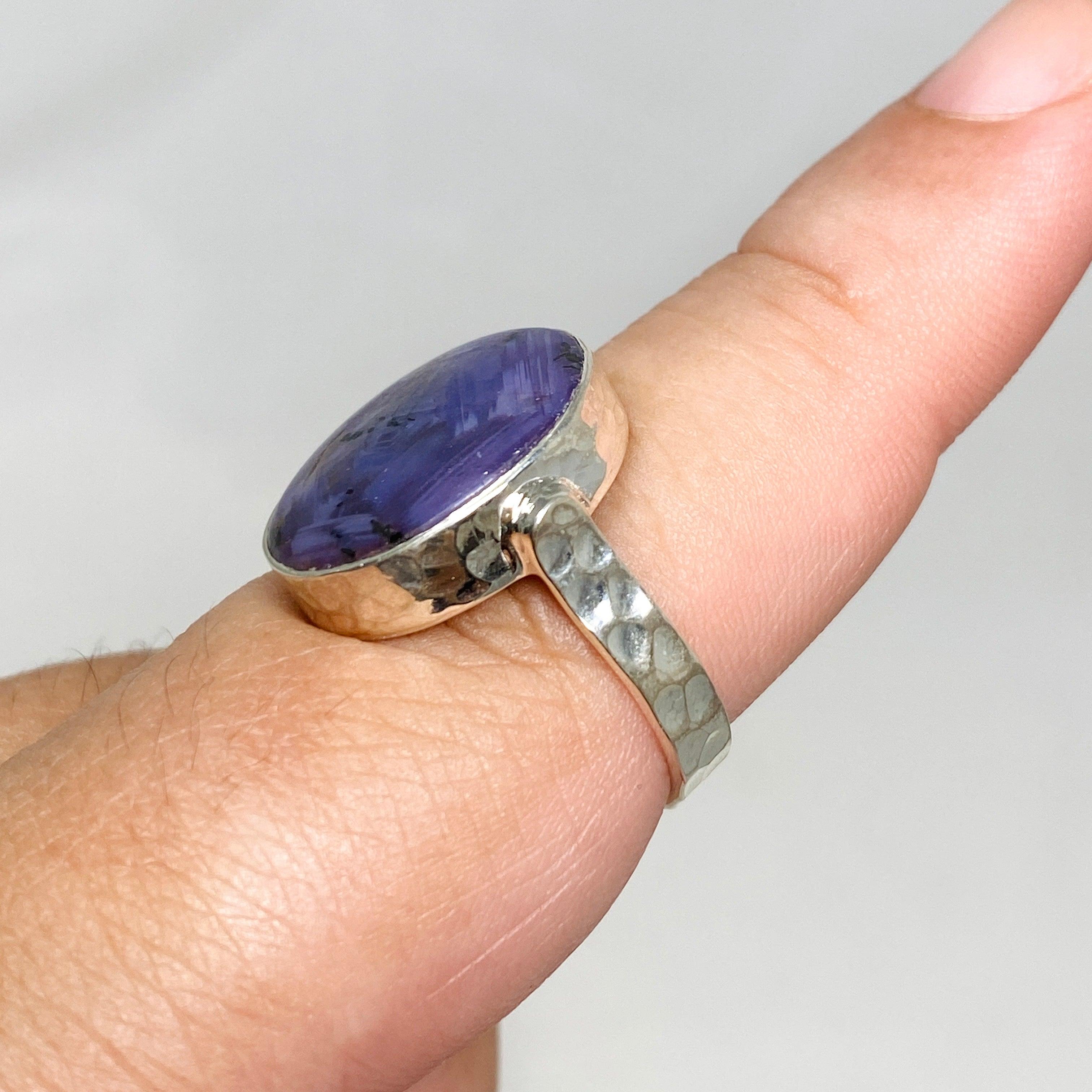 14K Gold Sapphire Oval Ring with Hammered Band - Size 9 KRGJ3188 - Perfect for Engagement, Anniversary & Everyday Elegance