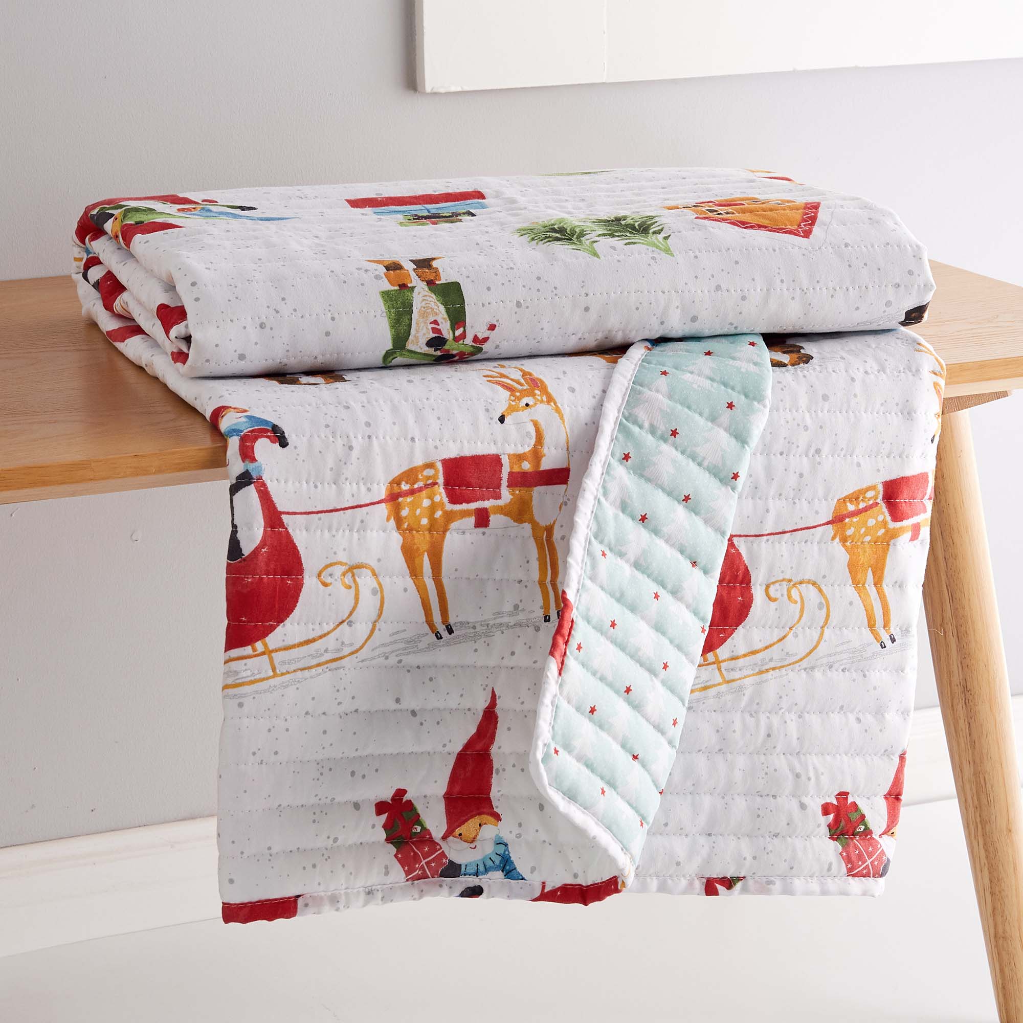 Festive White Quilted Throw Blanket - Cozy Holiday Gnome Design - Perfect for Christmas Decor, Sofa, Bed & Winter Warmth