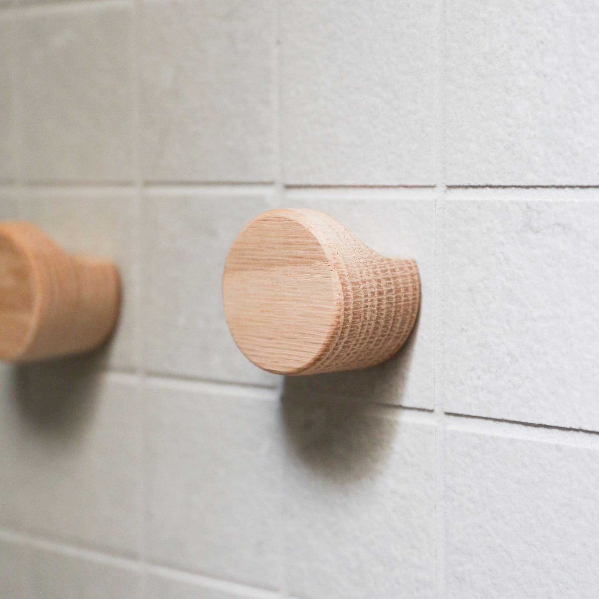 DESIGNSTUFF The Crest Hook, Medium, Oak (Set of 2) - Wall Mounted Coat Hooks for Entryway, Bathroom & Bedroom Organization - Rustic Home Decor for Hanging Coats, Hats, Bags & Towels