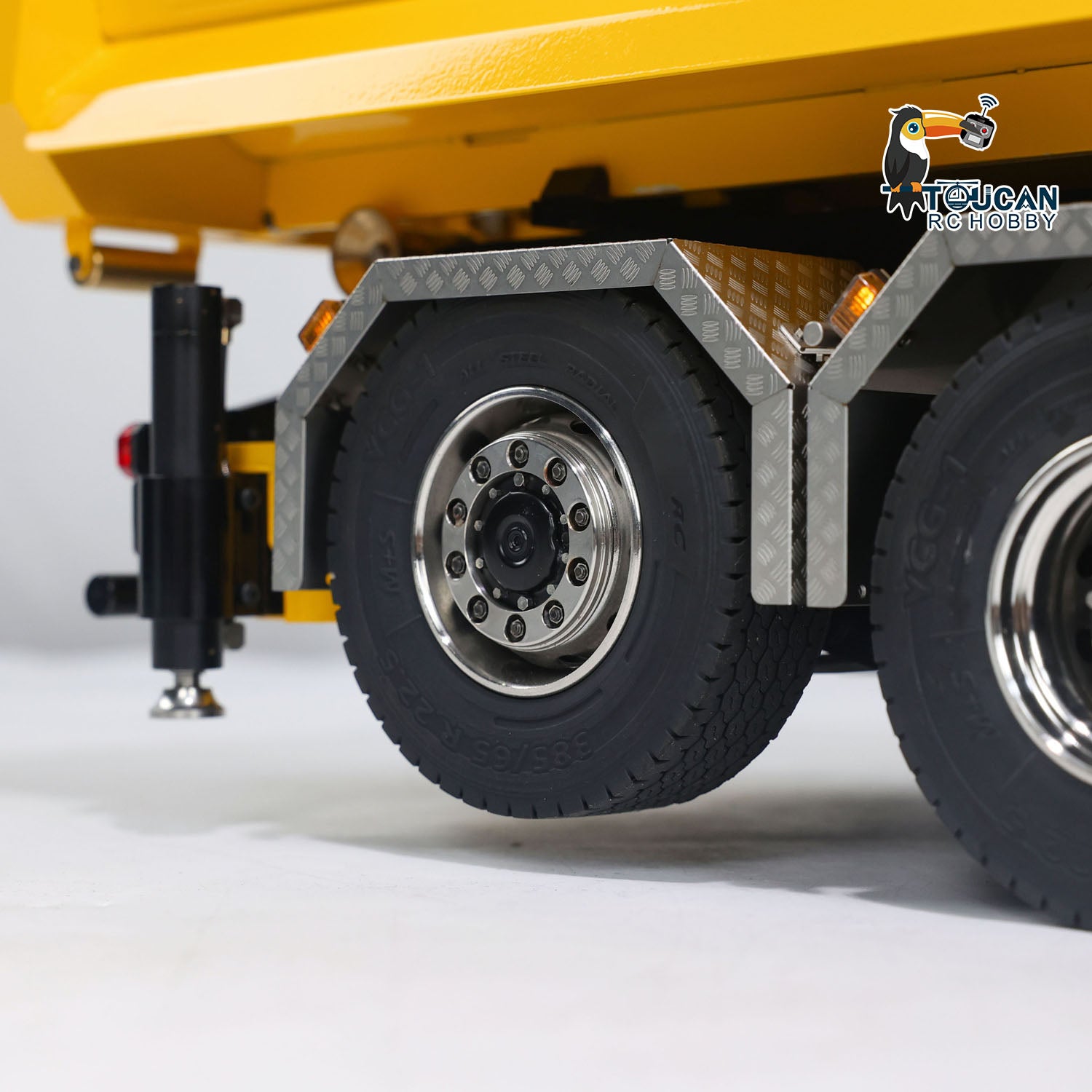 1:14 Scale 10x10 RC Hydraulic Crane Truck - Full Dump Metal Lorry with Rear Axle Steering & U-Shaped High-Standard Bucket & Timber Flatbed - Perfect for Construction Site Simulation, RC Hobbyists, and Collectors