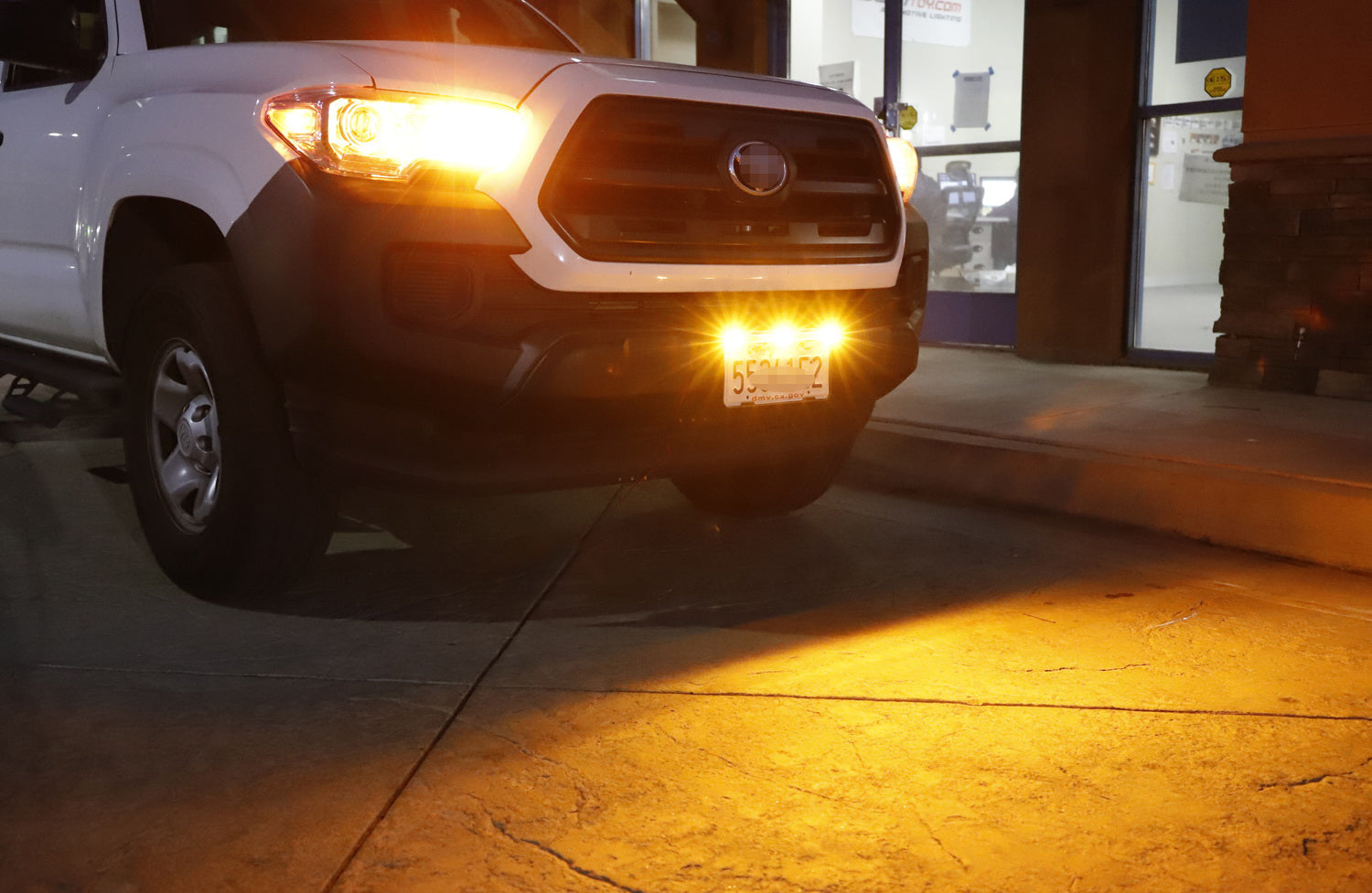 3 Dot Raptor Style Front License Plate Frame with Amber LED Clearance Lightbar - Heavy Duty Off-Road Truck Accessory for Ford F150 Raptor & Pickup Trucks (Ideal for Night Driving & Off-Road Adventures)