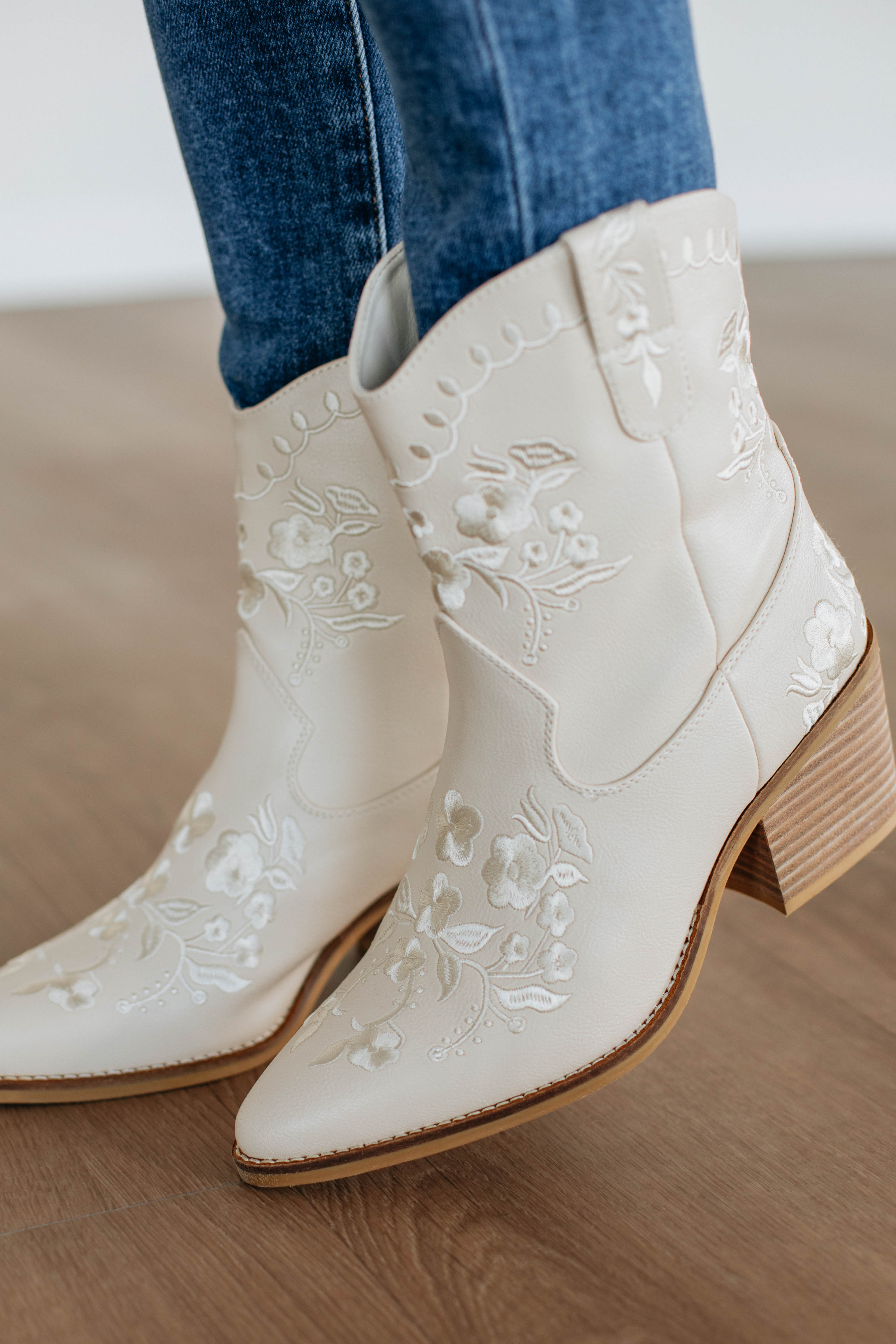 Cowgirl Crazy Boots - Stylish Western Cowboy Boots for Women | Perfect for Rodeo, Country Dancing & Outdoor Adventures