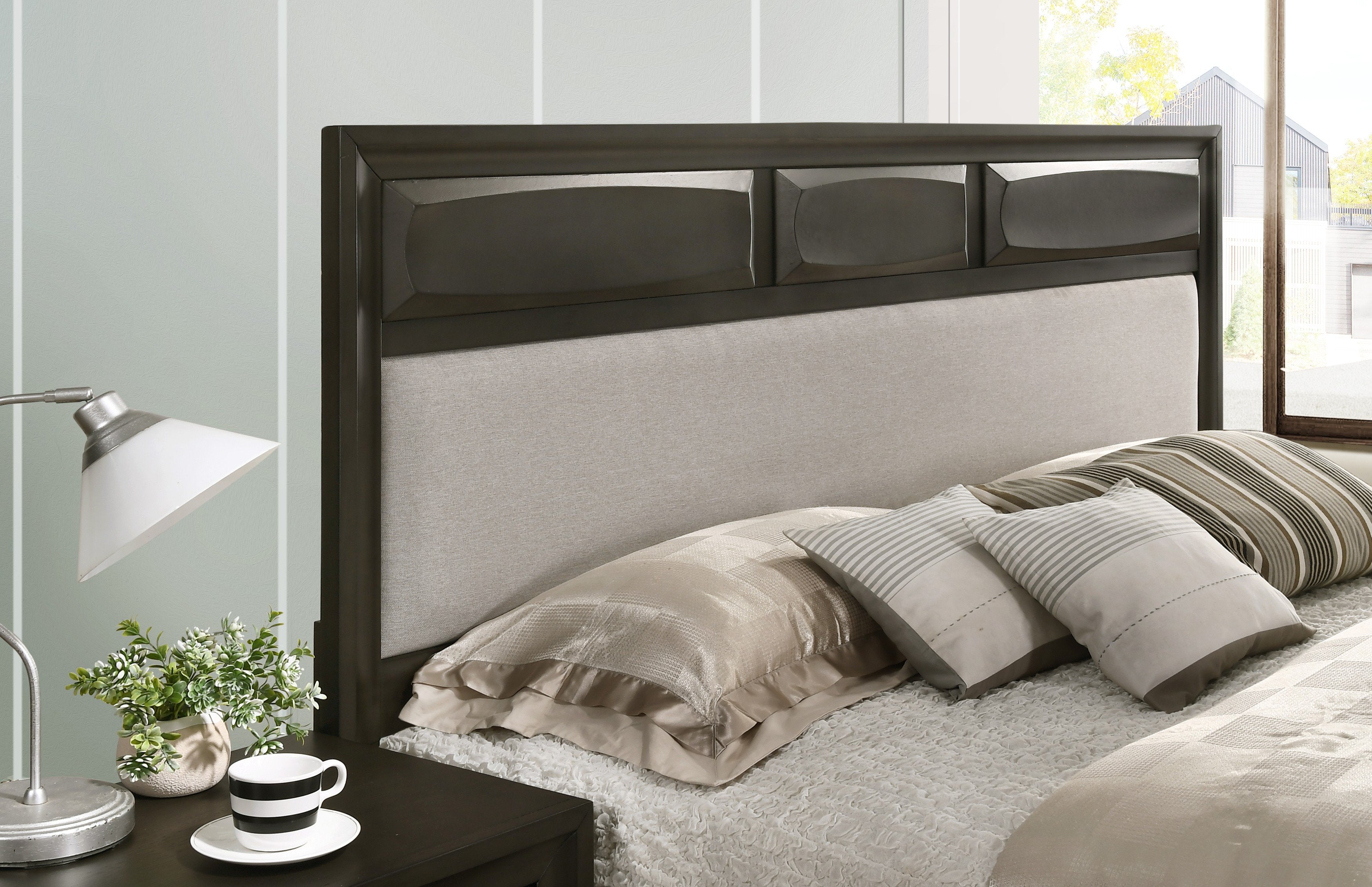Antique Gray Wood Storage Platform Bed Frame - Queen Size Solid Oak Wooden Bed with Underbed Storage Drawers for Small Bedroom & Guest Room