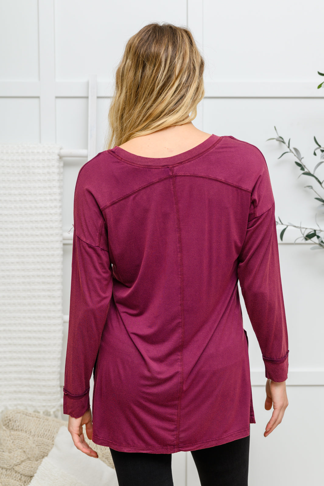 Stylish Burgundy Long Sleeve Knit Top with Pocket - Perfect for Fall Layering & Casual Outfits