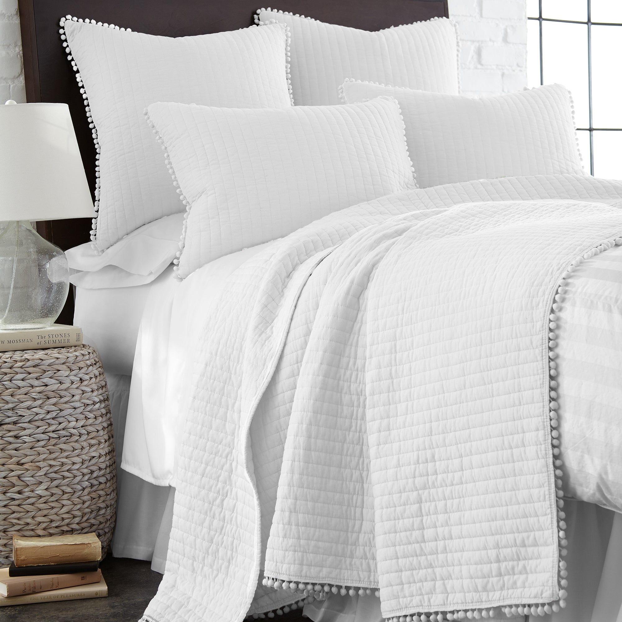 Soft and Cozy Pom Pom Quilt - Plush Bedding Throw Blanket for Kids, Nursery, and Home Decor - Perfect for Cuddling, Gifts, and Winter Warmth