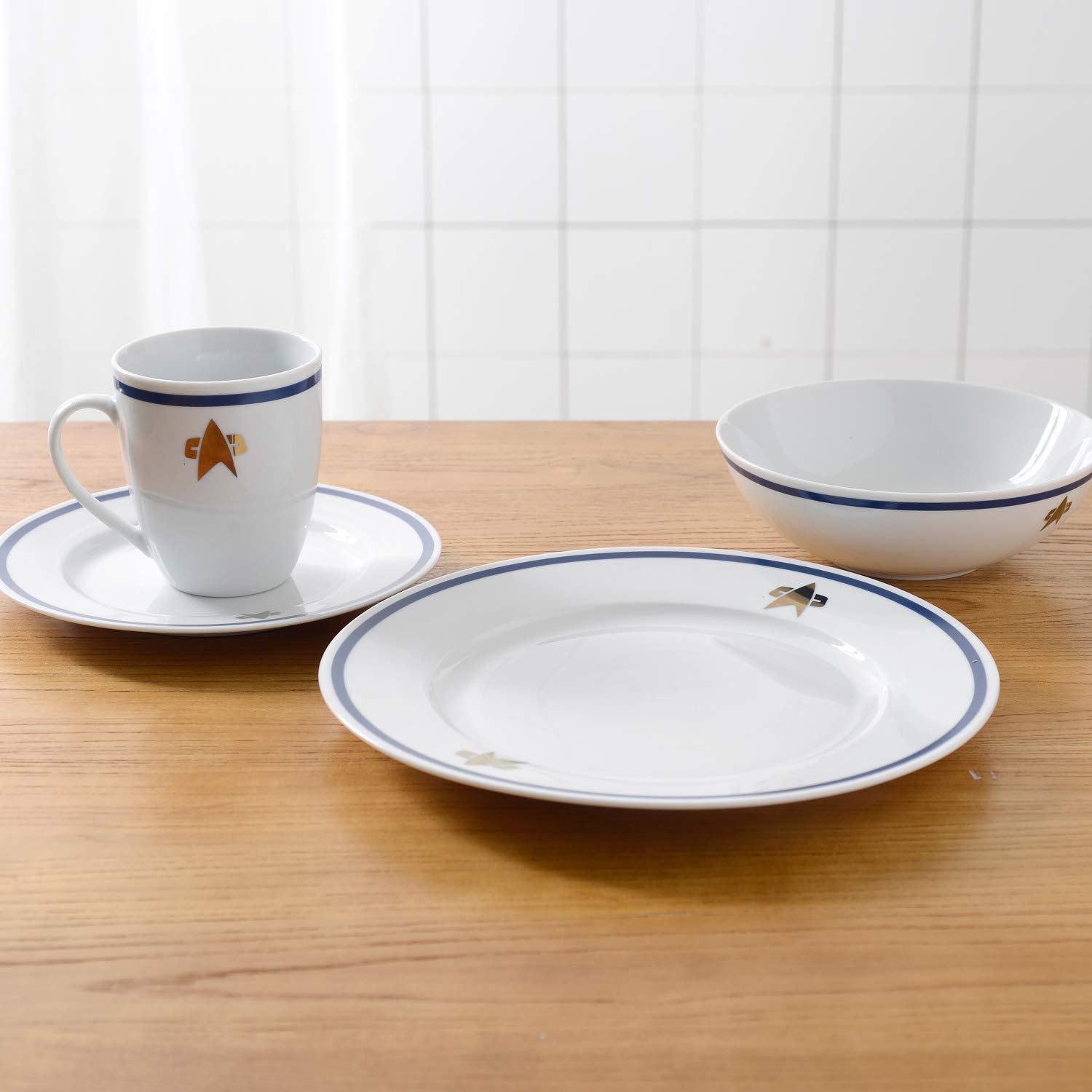 Star Trek The Next Generation 16-Piece Porcelain Dinner Set - Plates, Bowls & Cups for Sci-Fi Fans | Perfect for Star Trek Themed Parties, Collectors & Everyday Use