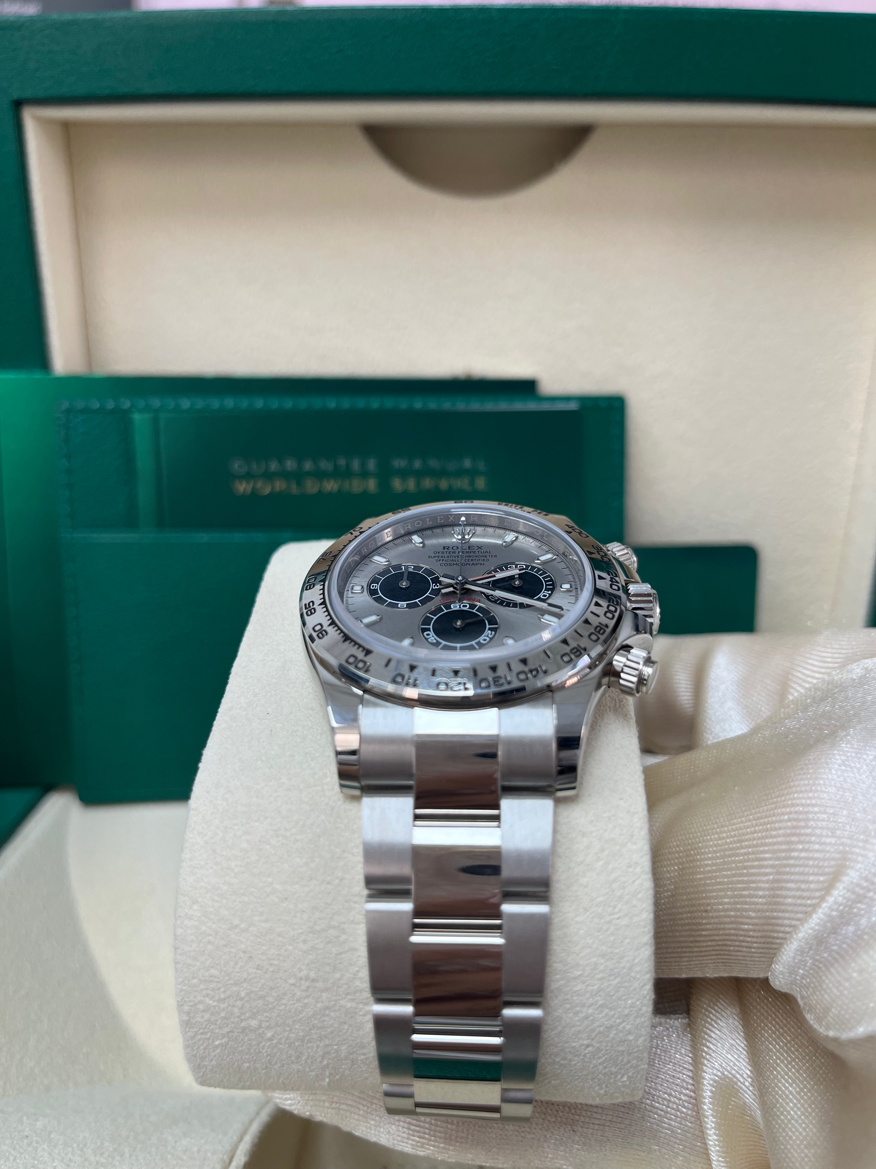 Rolex Daytona 116509 40mm White Gold Cosmograph Watch - Stainless Steel & Black Index Dial - Luxury Men's Chronograph Timepiece for Business, Sports & Special Occasions