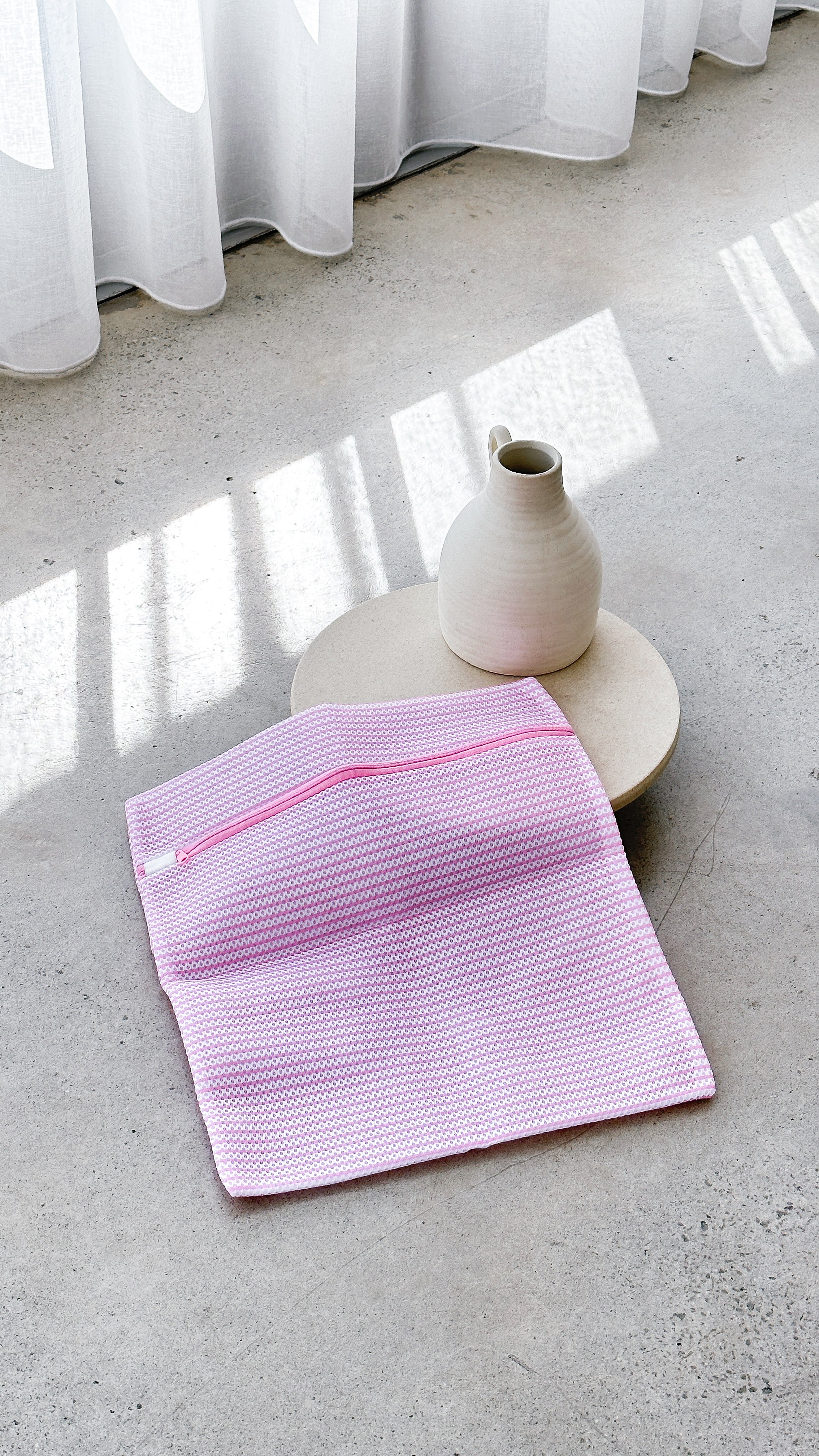Delicate Lingerie Wash Bag for Bras & Underwear - Pink & White Mesh Laundry Protector | Perfect for Travel, Gym & Hand Washing