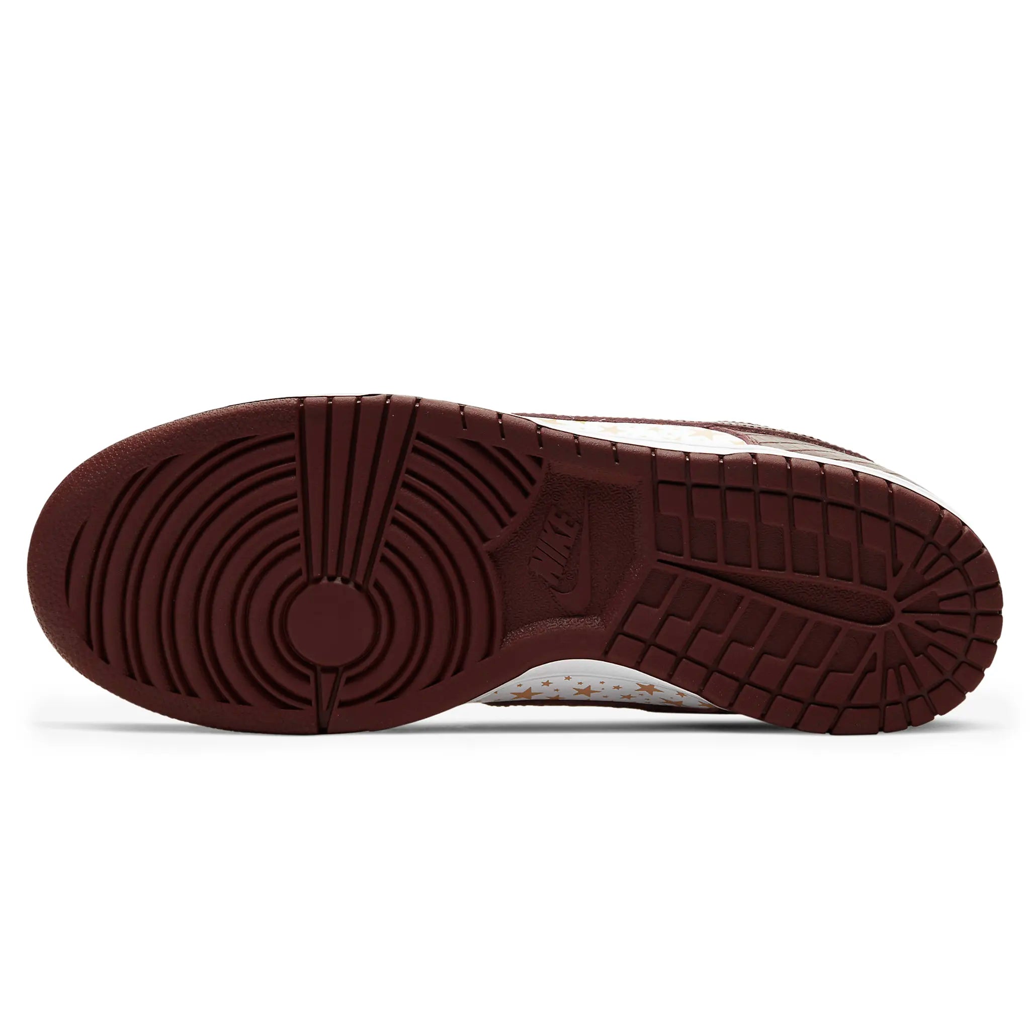 Supreme x Nike SB Dunk Low Sneakers - Barkroot Brown (2021) | Limited Edition Skateboarding Shoes for Streetwear & Urban Fashion