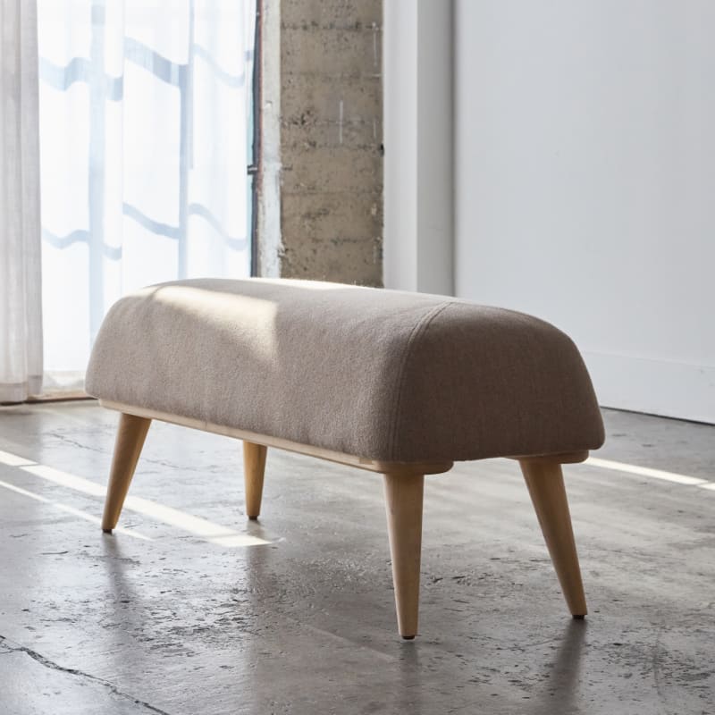 Stylish Upholstered Bench with Storage - Modern Tufted Seat for Bedroom, Living Room & Entryway - Perfect for Extra Seating & Home Decor