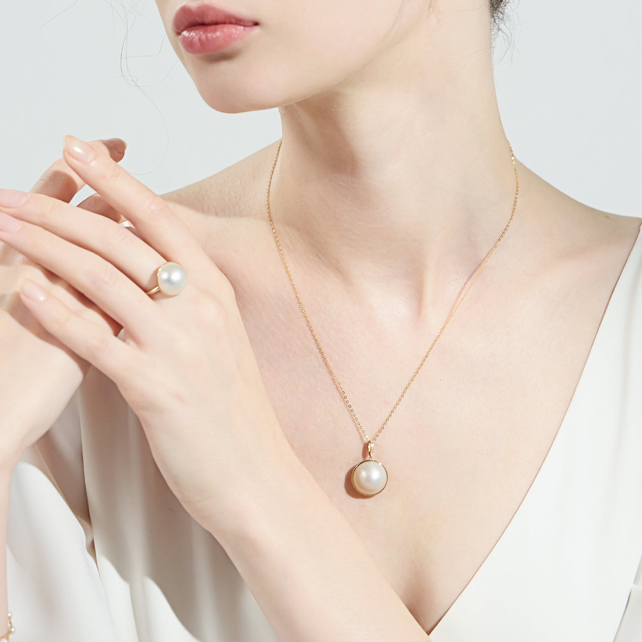 18K Gold Diamond Mabe Pearl Pendant Necklace for Women | Elegant Dome Pearl Jewelry Gift for Anniversary, Wedding & Special Occasions