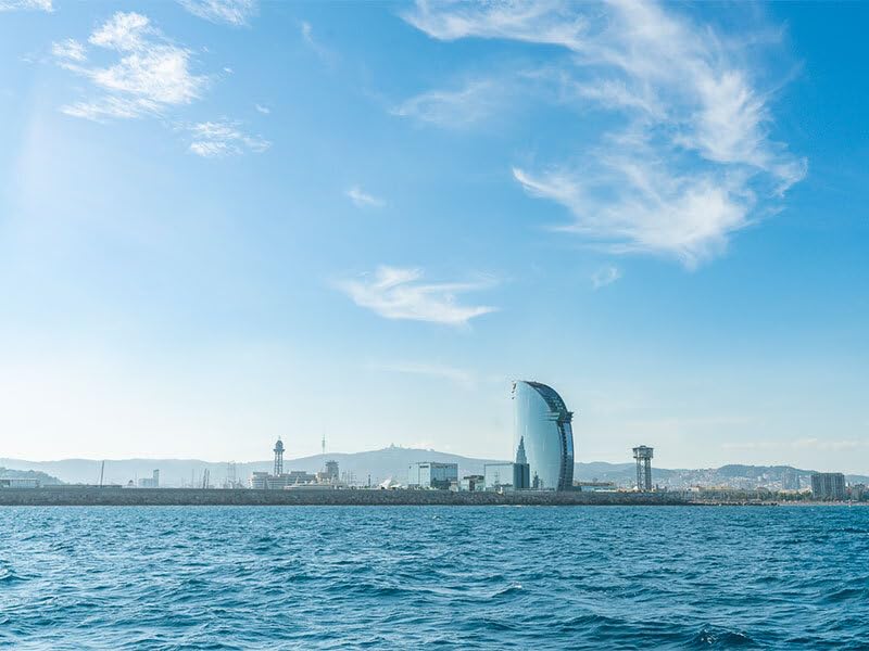 Smartbox - Barcelona Discovery Gift Box: 2 Nights Stay & Catamaran Tour with Onboard Snacks - Unique Gift Idea for Travel Lovers | Perfect for Anniversaries, Birthdays & Romantic Getaways