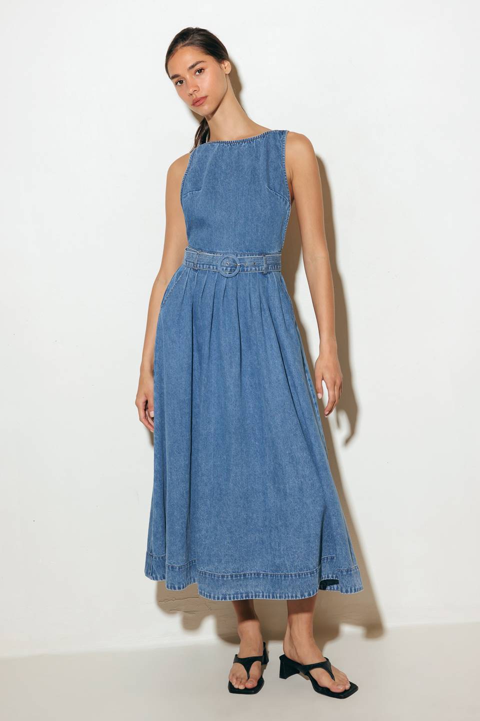 Effortless Edge Open Back Denim Midi Dress - Stylish & Comfortable for Casual Outings, Date Nights & Summer Events