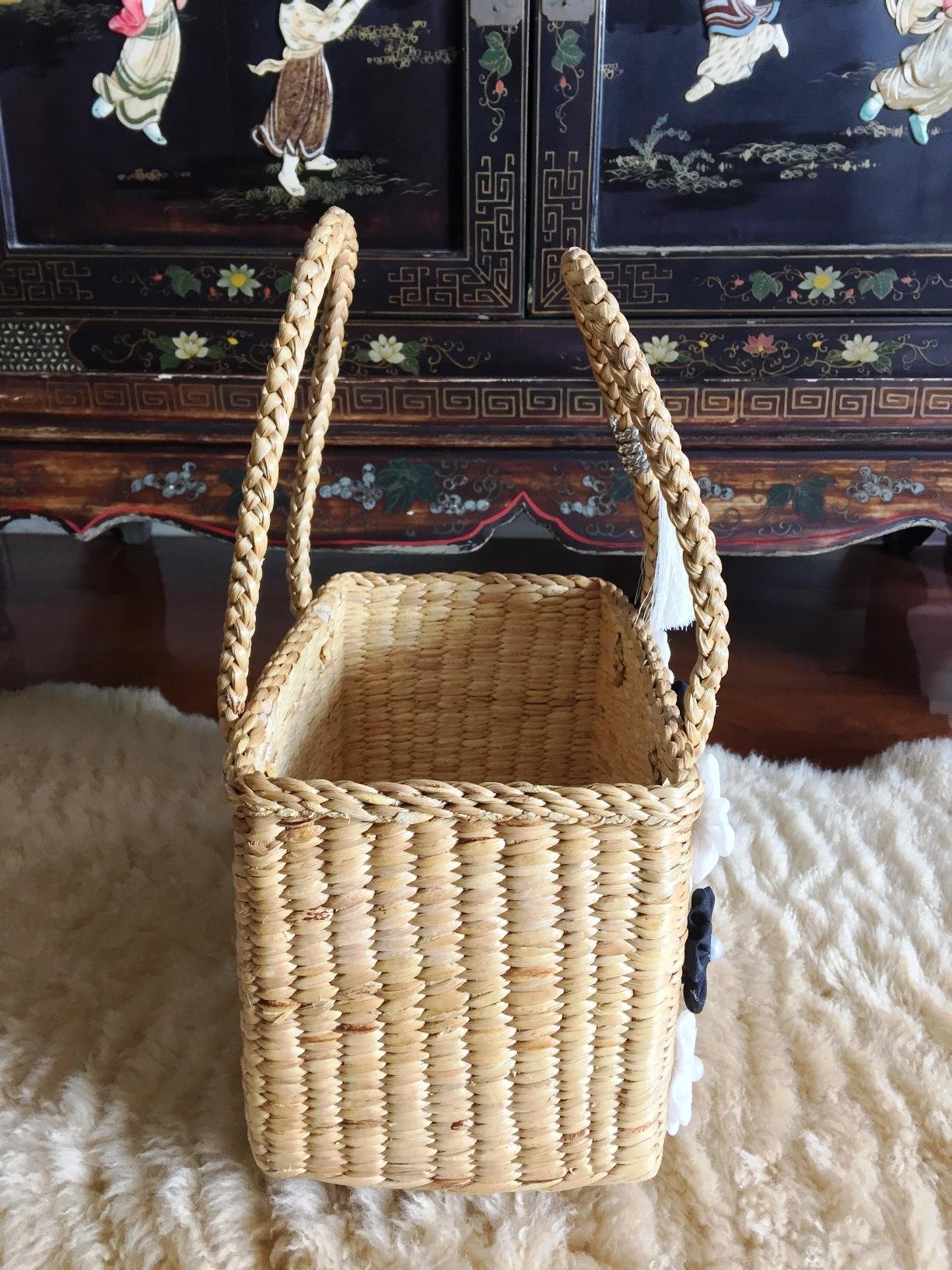 Handwoven Straw Beach Tote Bag with Floral Design - Medium Size Eco-Friendly Woven Basket for Women - Perfect for Picnics, Shopping, and Summer Outings