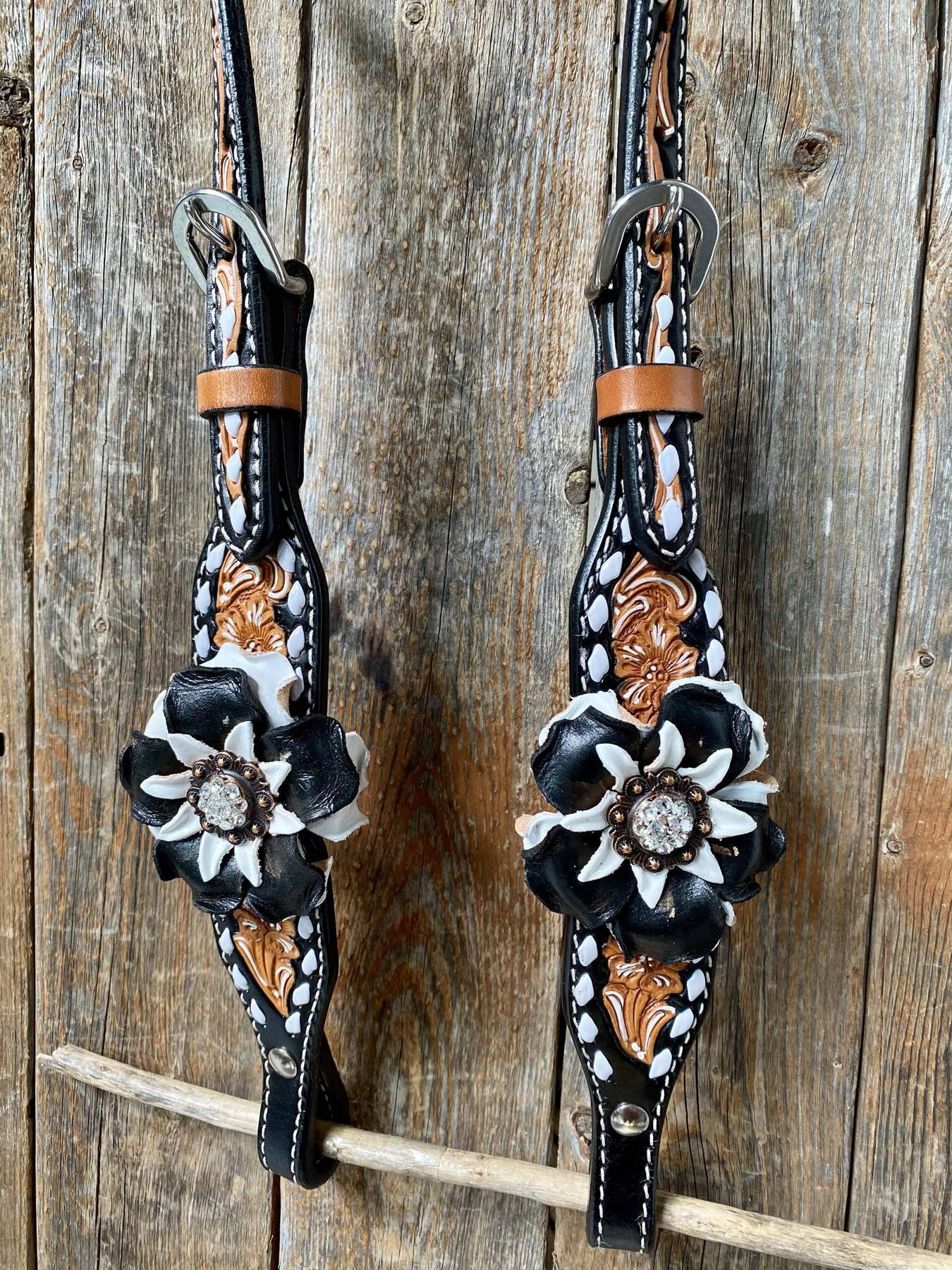Buckstitch Flower Browband & One Ear Tack Set #BBBC420 - Perfect for Equestrian Shows, Horse Riding, and Western Events