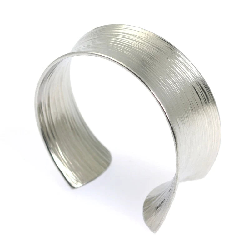 Stylish Tapered Bark Anticlastic Aluminum Bangle Bracelet for Women - Perfect for Casual Wear, Office & Evening Outfits