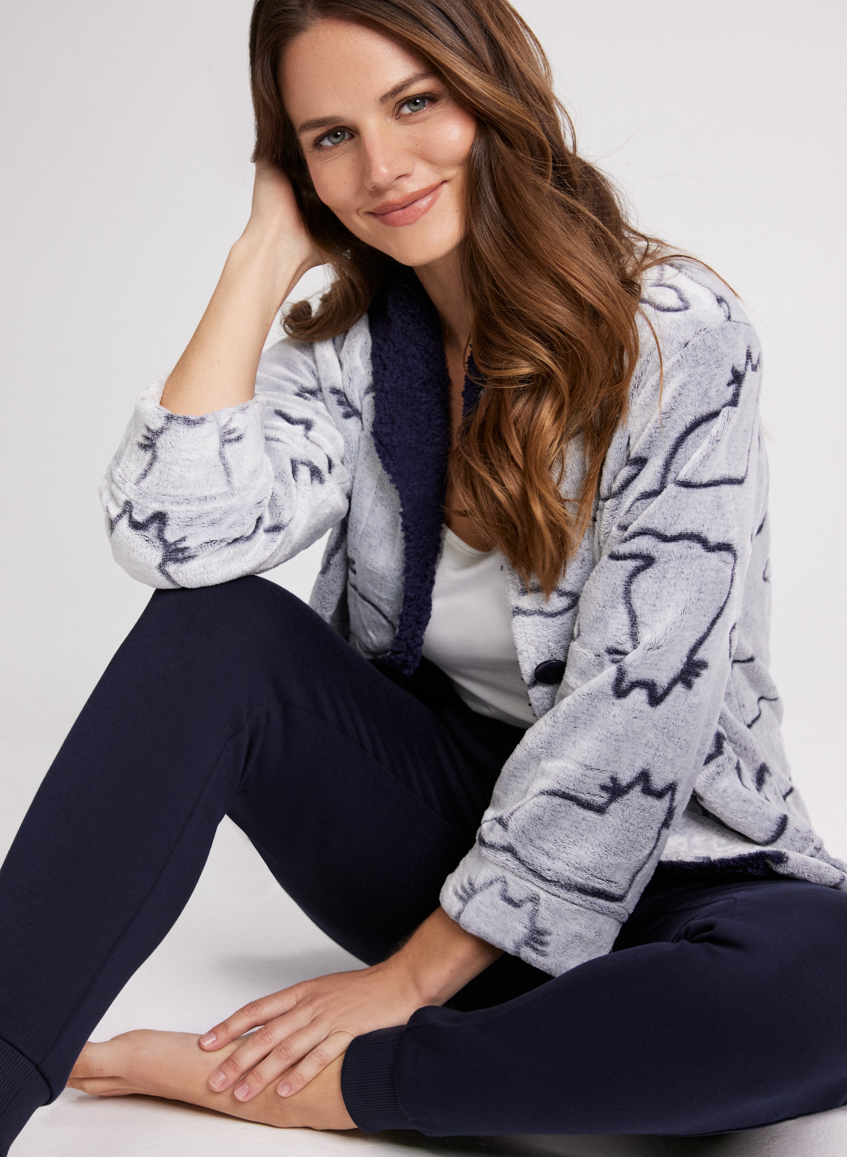 Cozy Cat Print Plush Shacket for Women - Soft Fleece Overshirt Jacket for Fall & Winter - Perfect for Casual Outfits, Lounging & Outdoor Activities