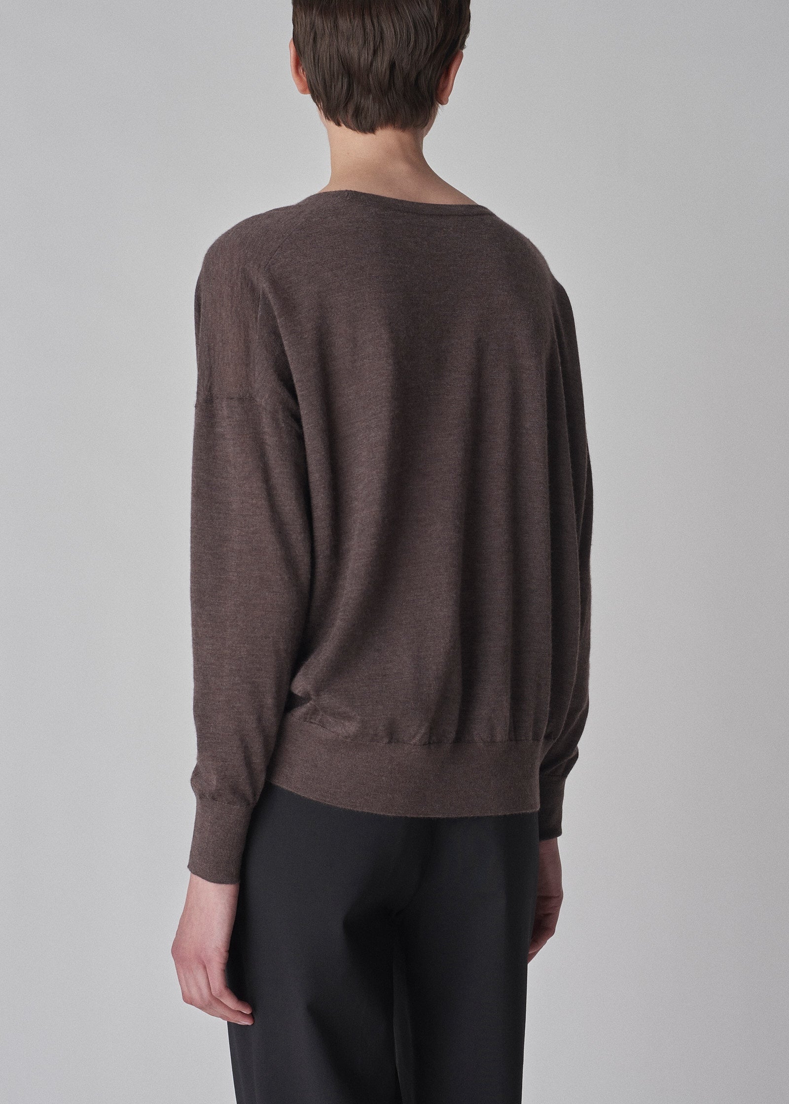 Luxury Brown V-Neck Cashmere Sweater for Women - Soft & Warm Winter Pullover - Perfect for Office, Travel & Casual Outfits