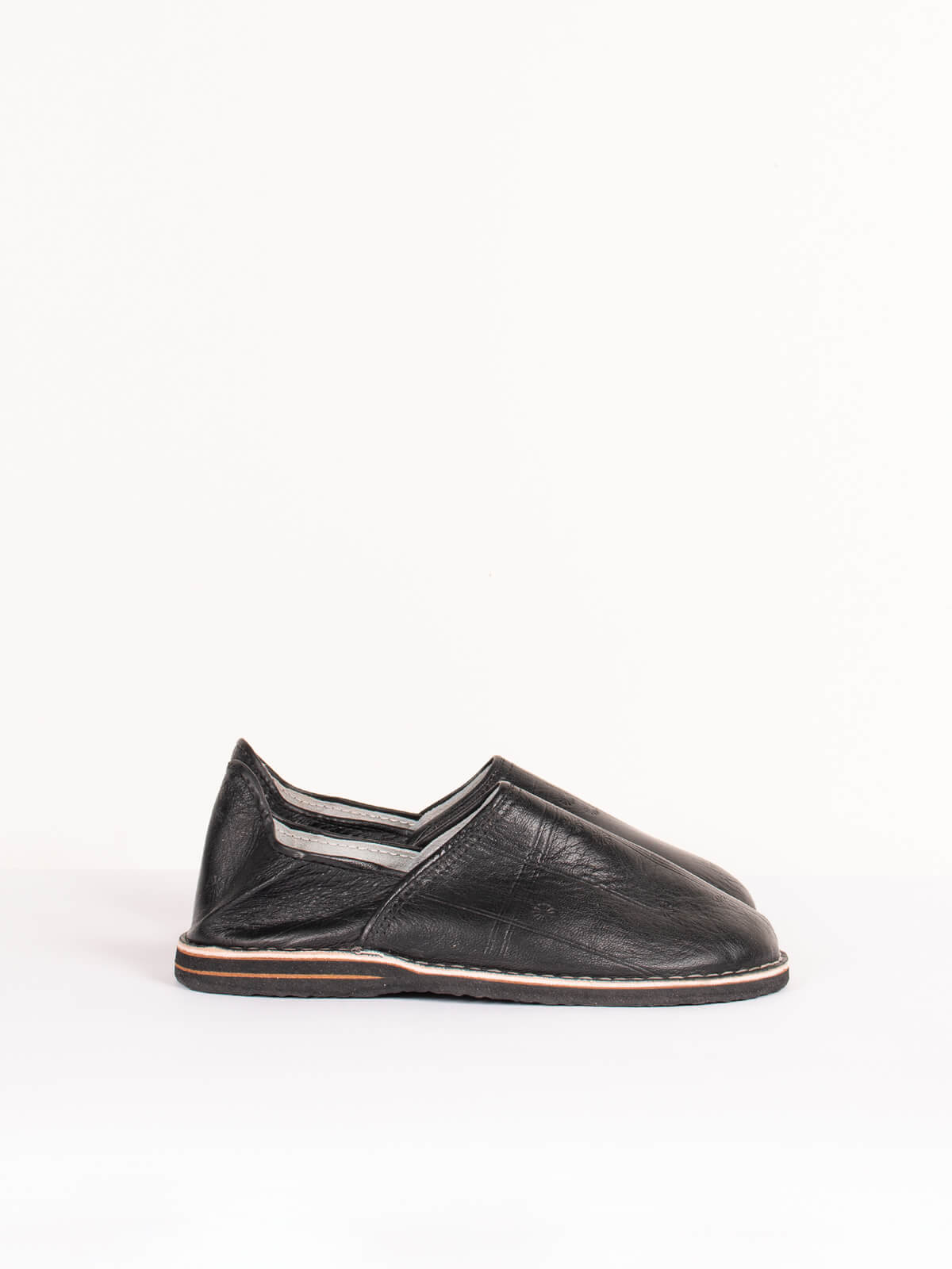 Authentic Moroccan Berber Babouche Slippers - Soft Leather House Shoes for Men & Women - Black Comfortable Indoor/Outdoor Slippers for Home, Lounge & Travel