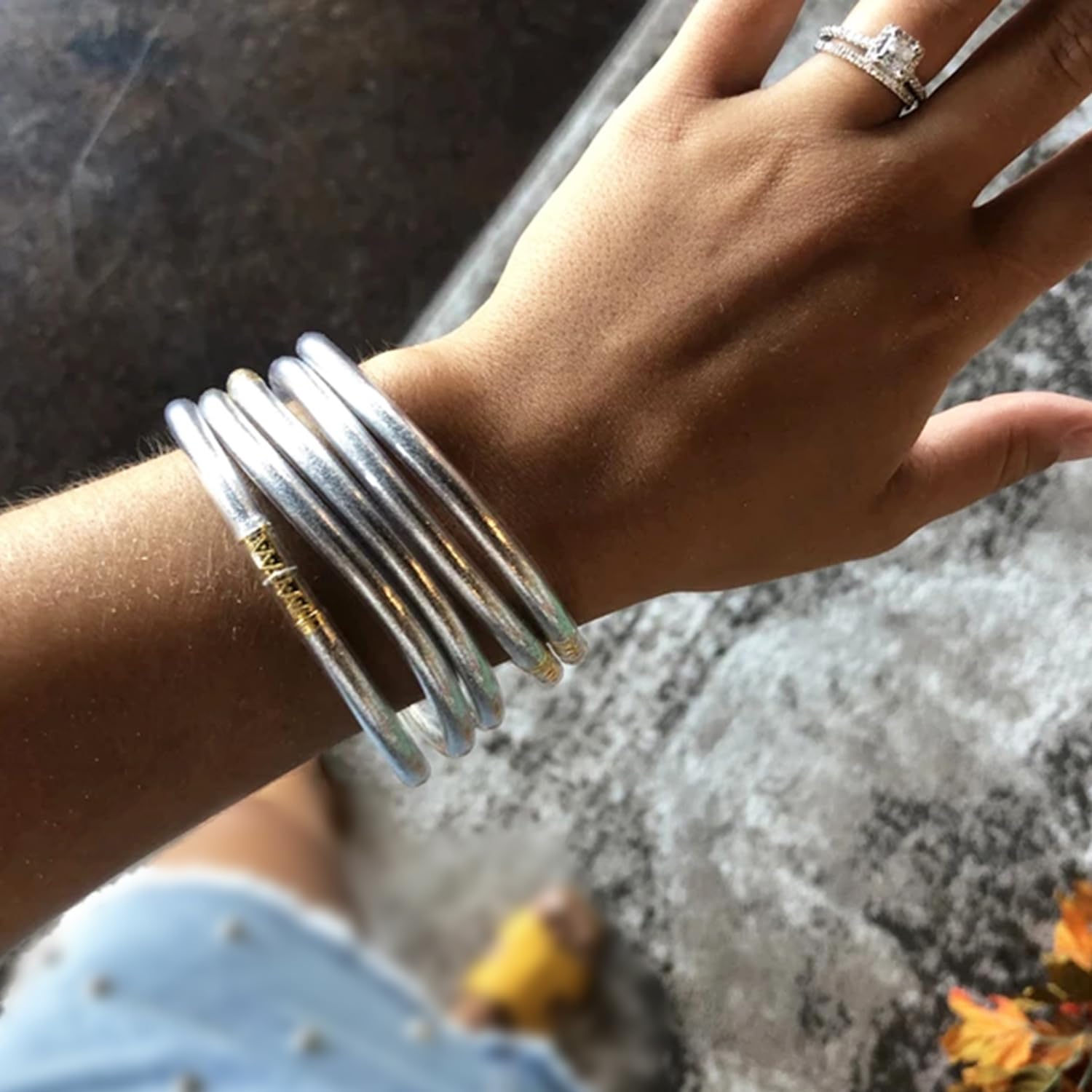 ATIMIGO Bowknot Jelly Bangle Bracelets Set - Lightweight Cute Glitter Filled Stackable Silicone Bracelets for Women & Girls - Perfect for Parties, Gifts, and Everyday Wear